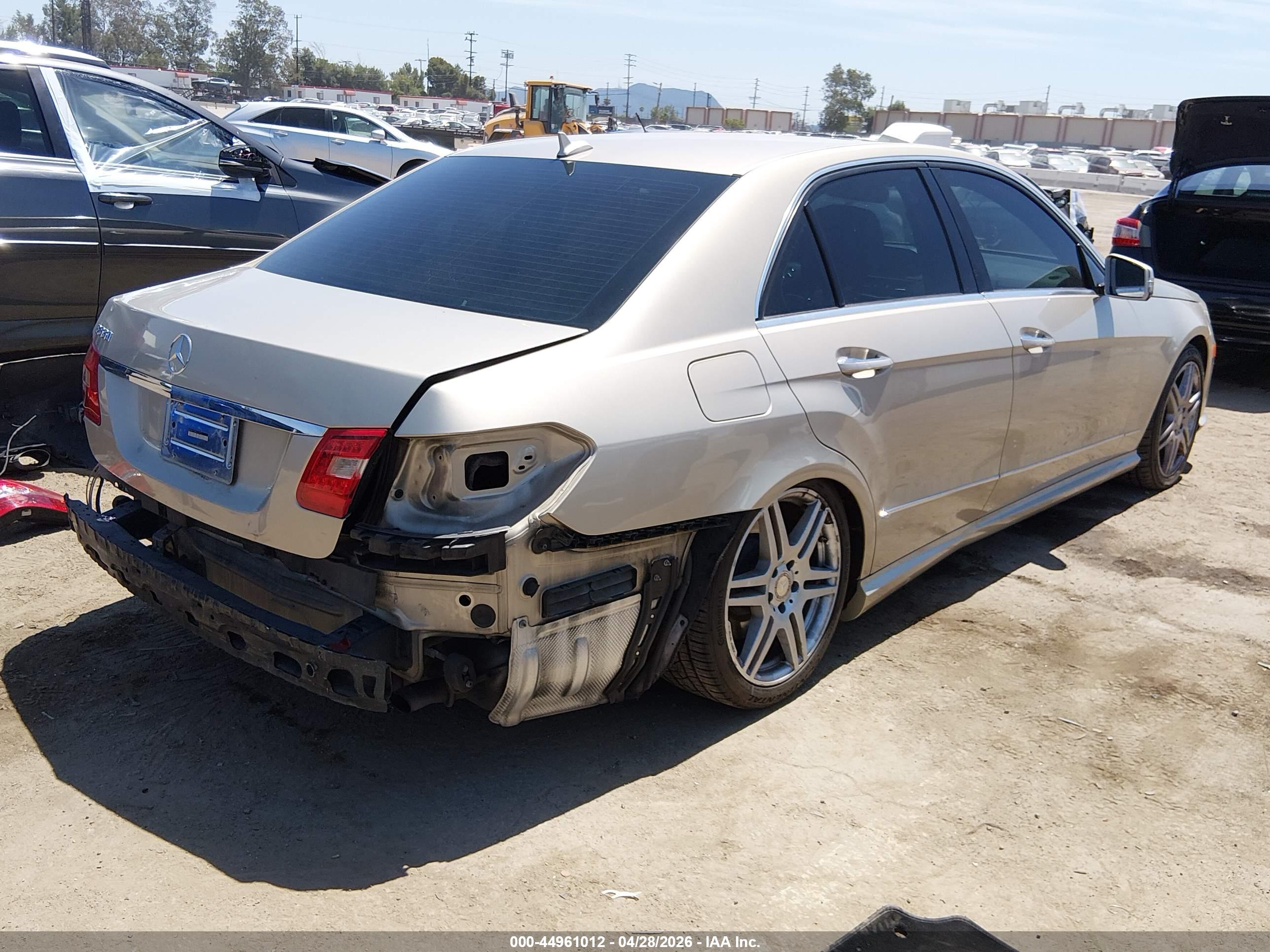 MERCEDES-BENZ E image 4