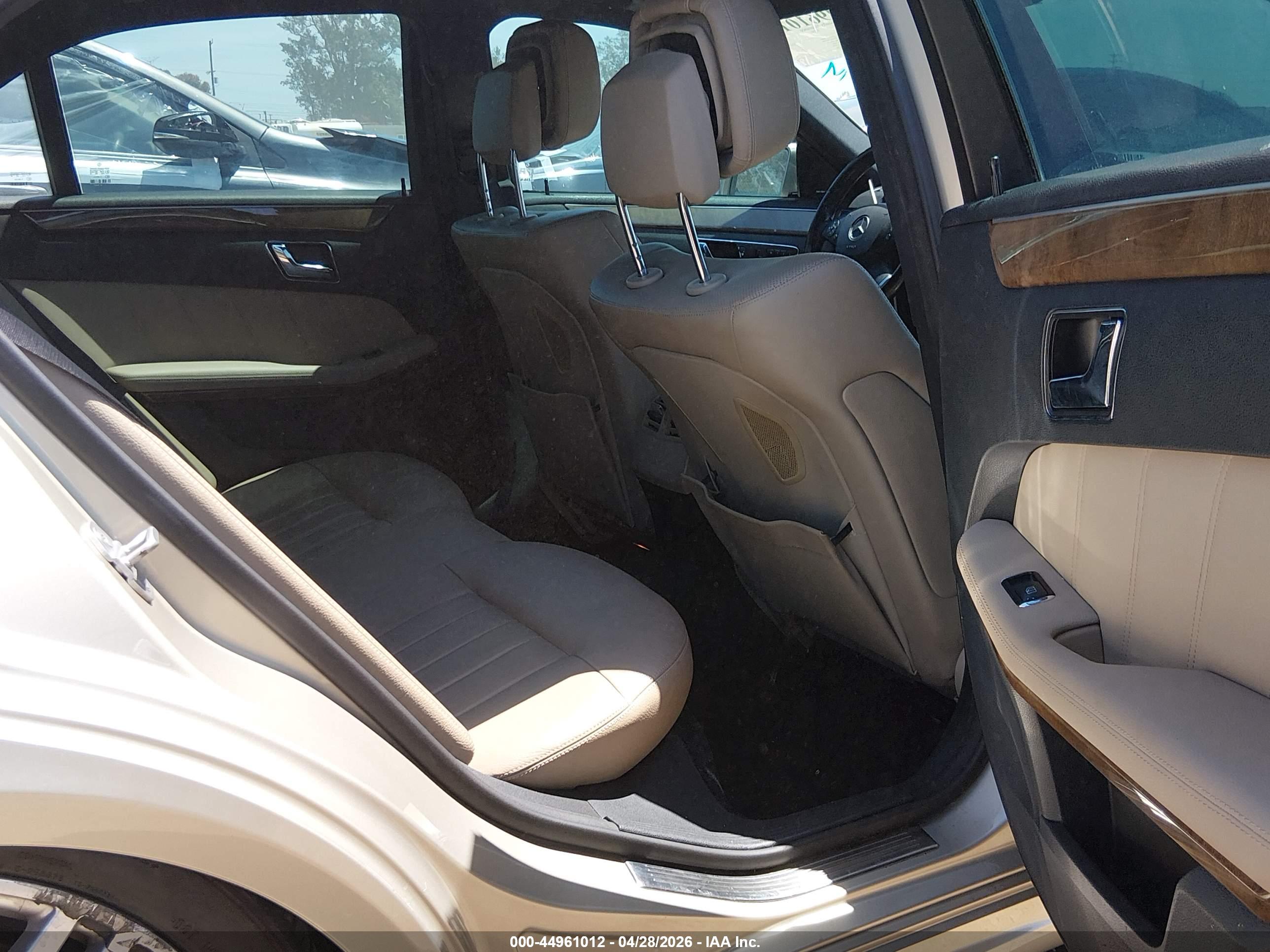 MERCEDES-BENZ E image 8