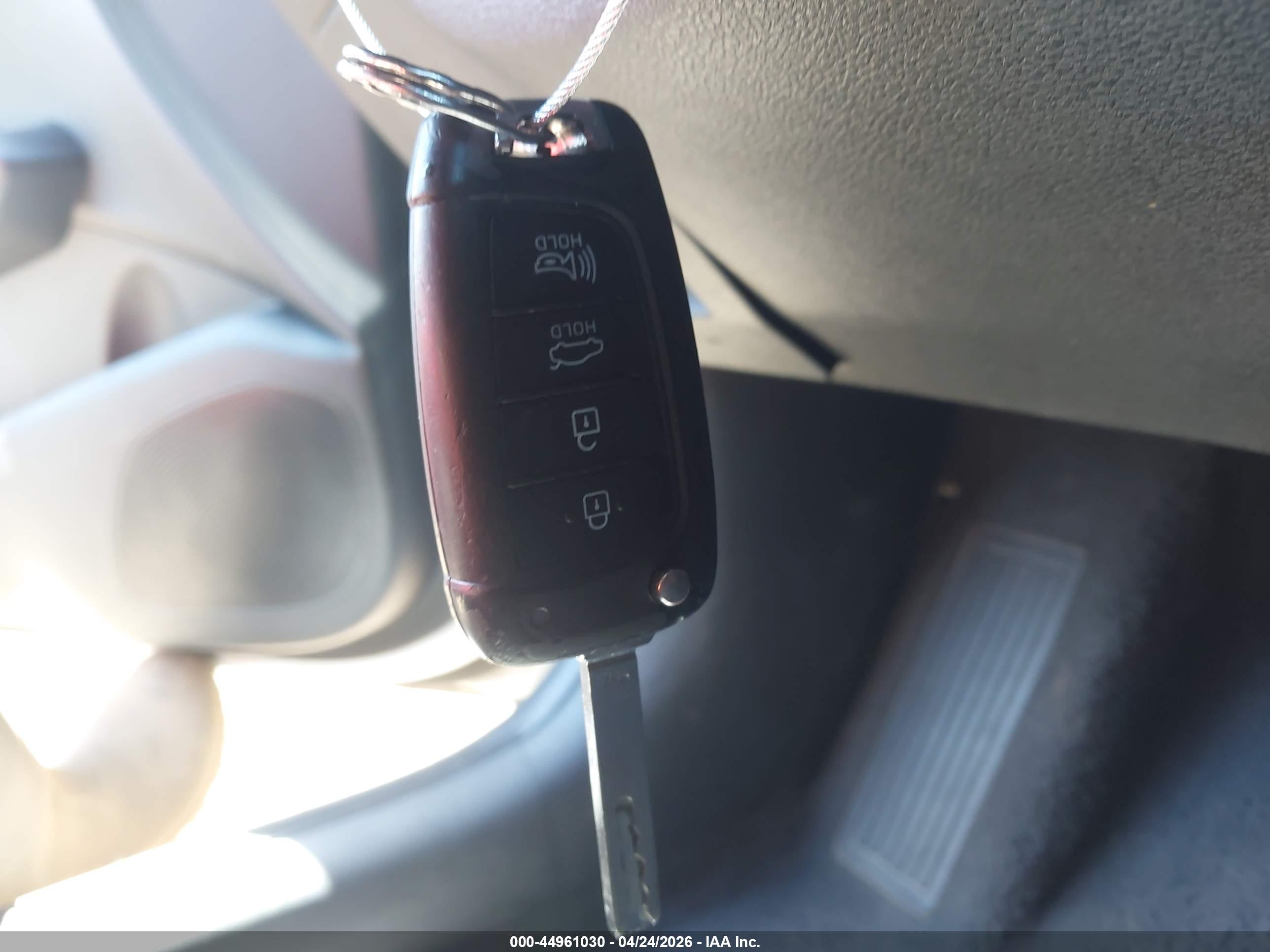HYUNDAI ACCENT image 11