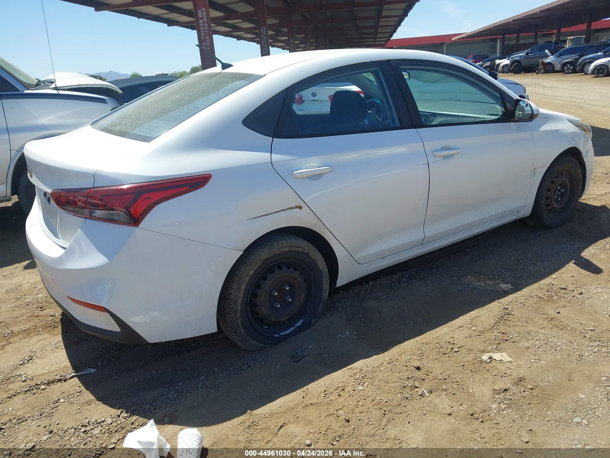 HYUNDAI ACCENT image 4