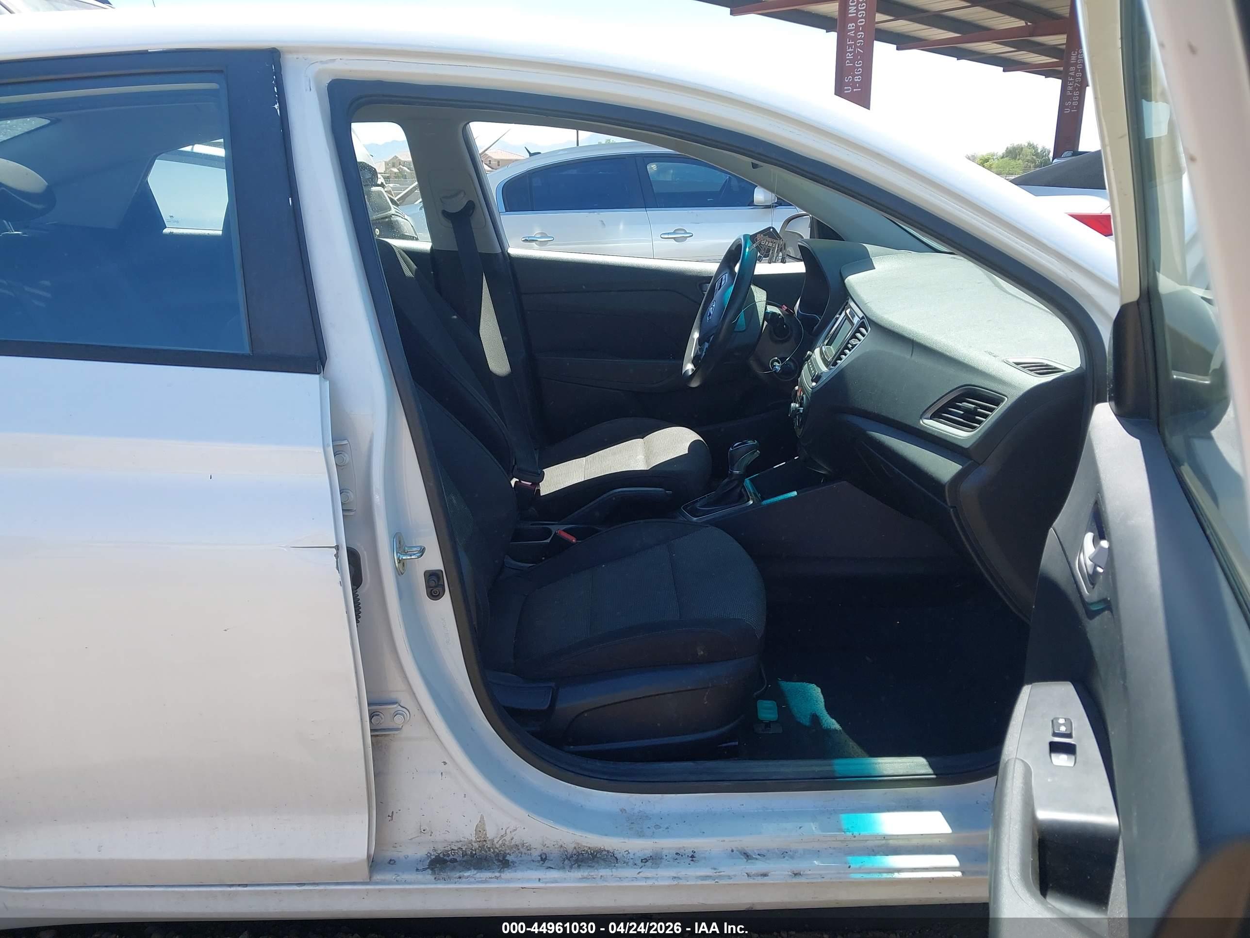 HYUNDAI ACCENT image 5