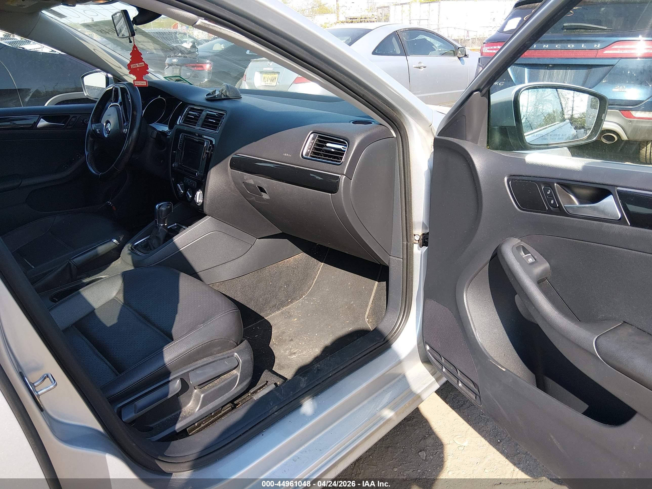 VOLKSWAGEN JETTA image 5