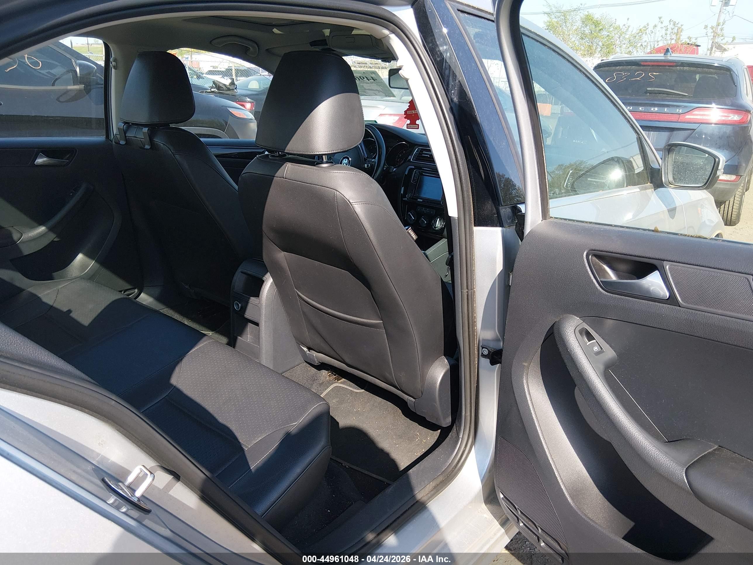 VOLKSWAGEN JETTA image 8