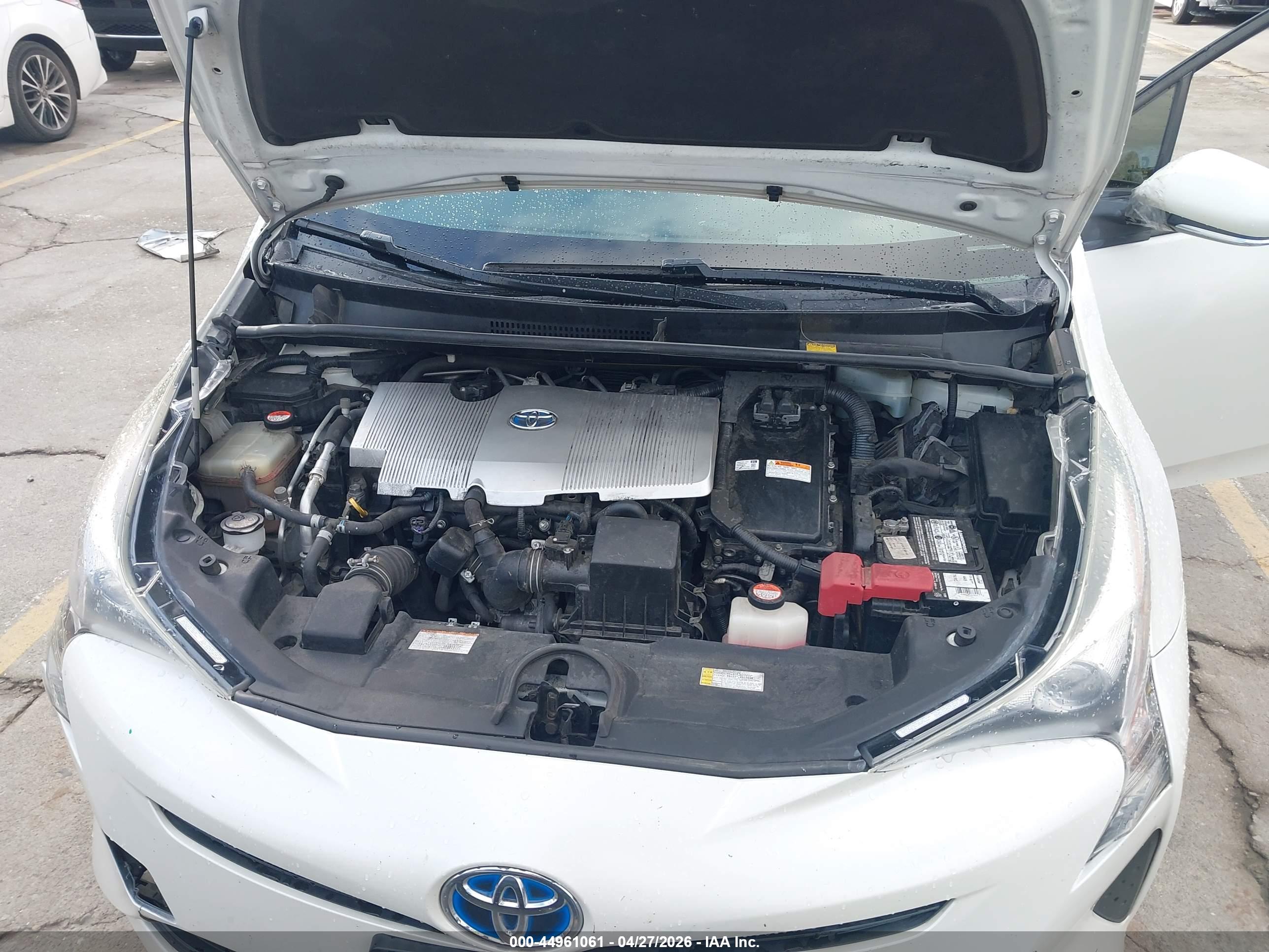TOYOTA PRIUS image 10