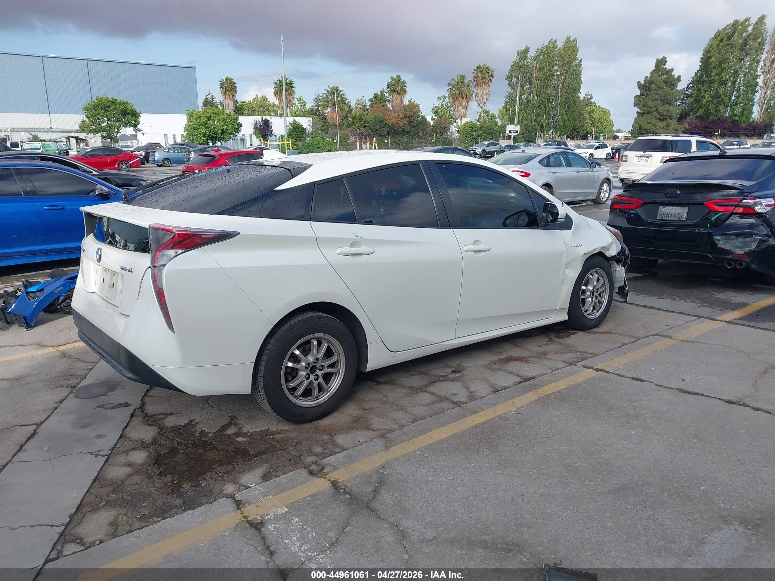 TOYOTA PRIUS image 4
