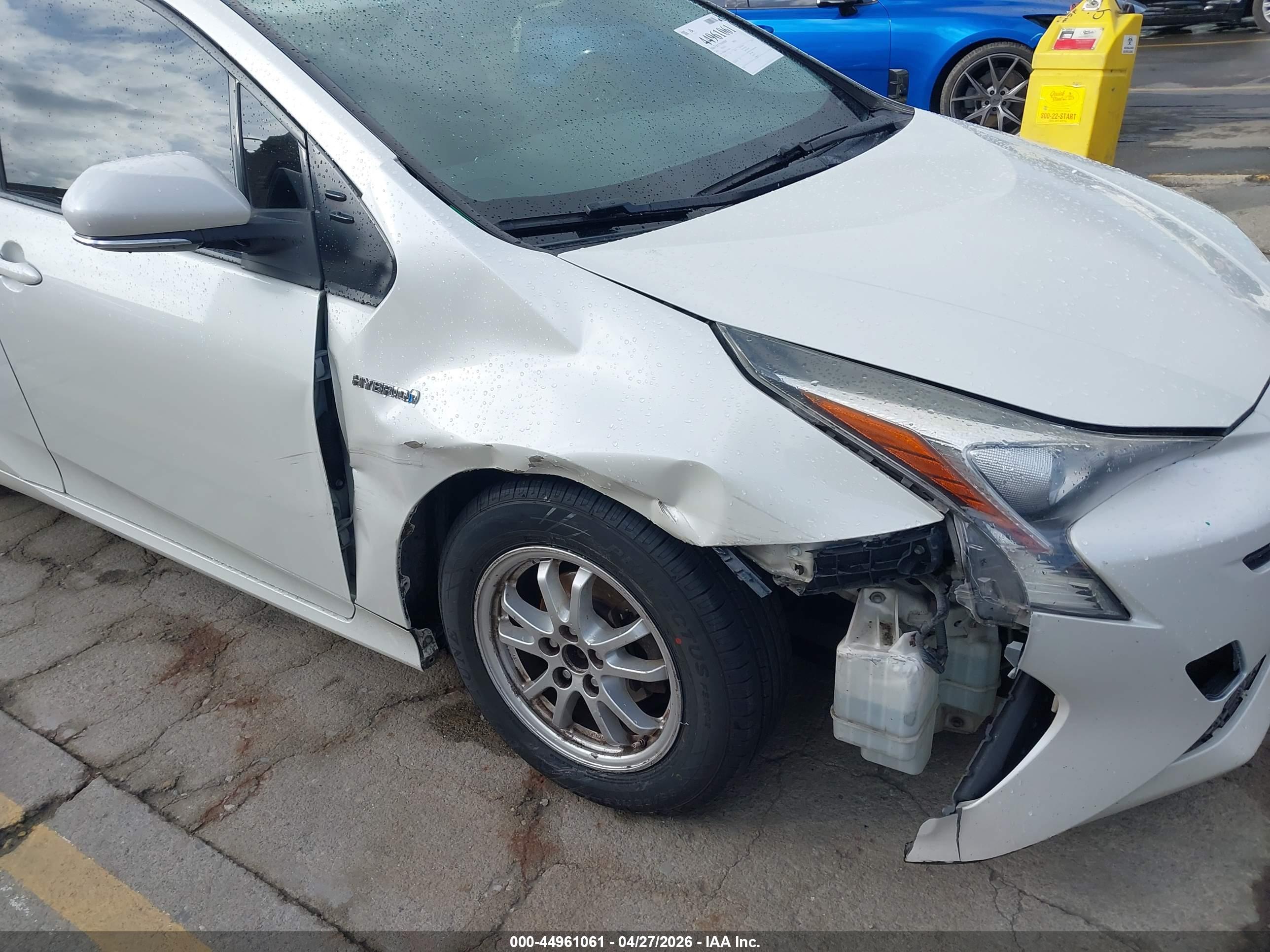 TOYOTA PRIUS image 6