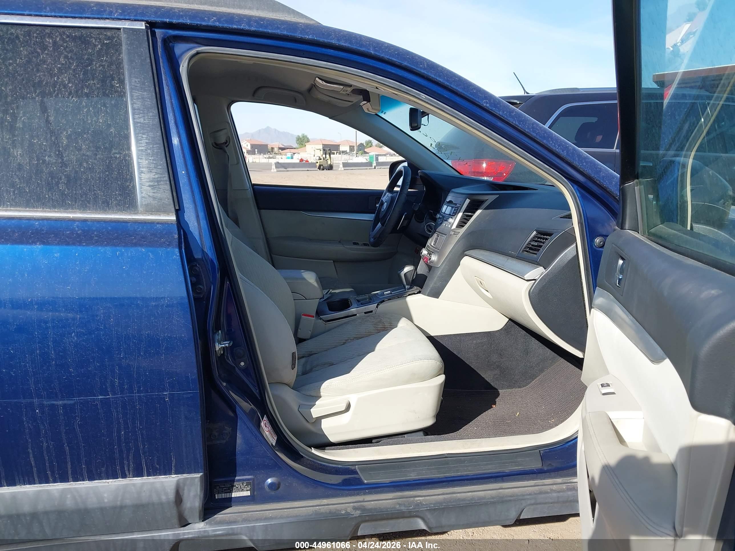 SUBARU OUTBACK image 5