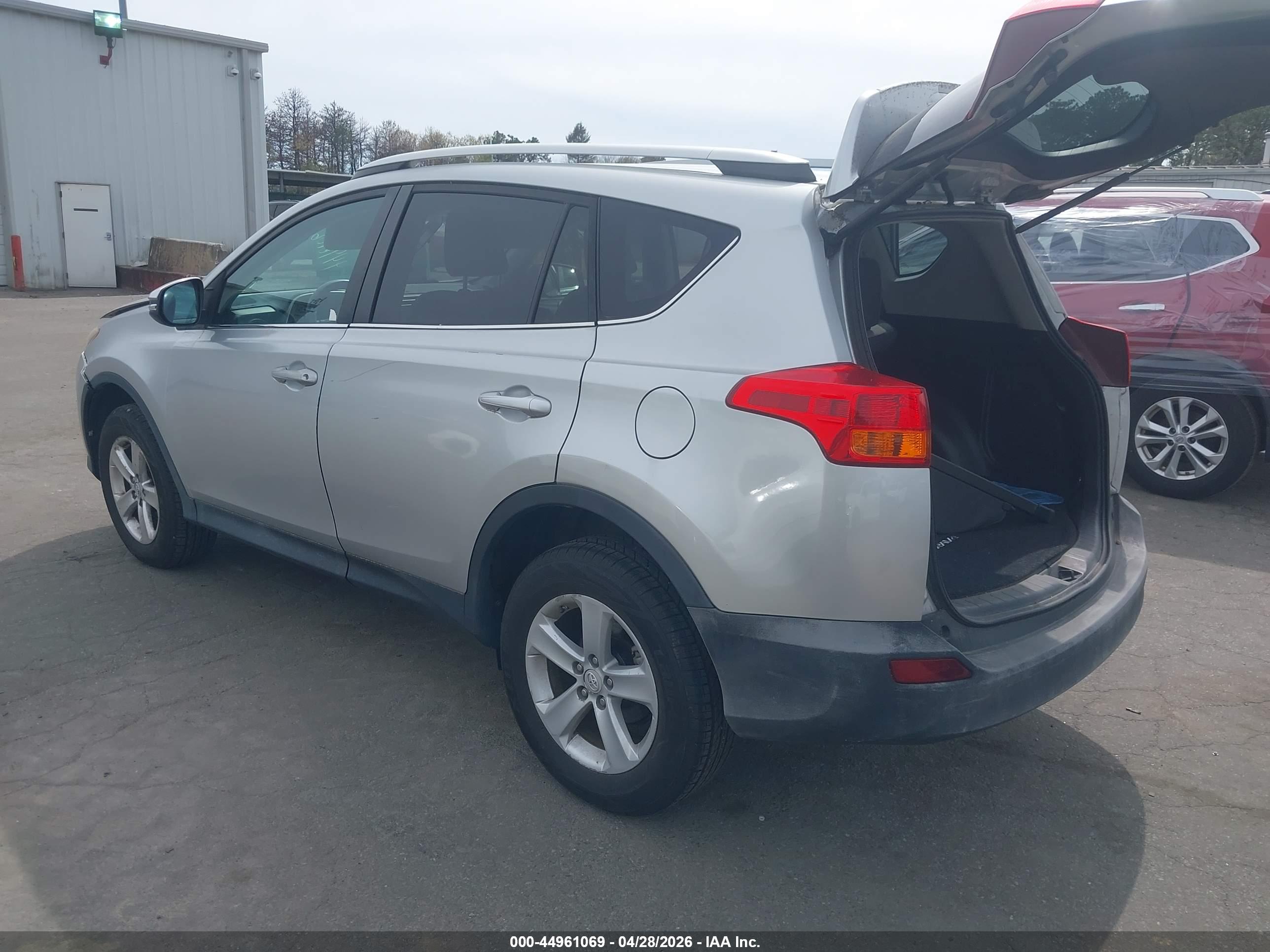 TOYOTA RAV4 image 3