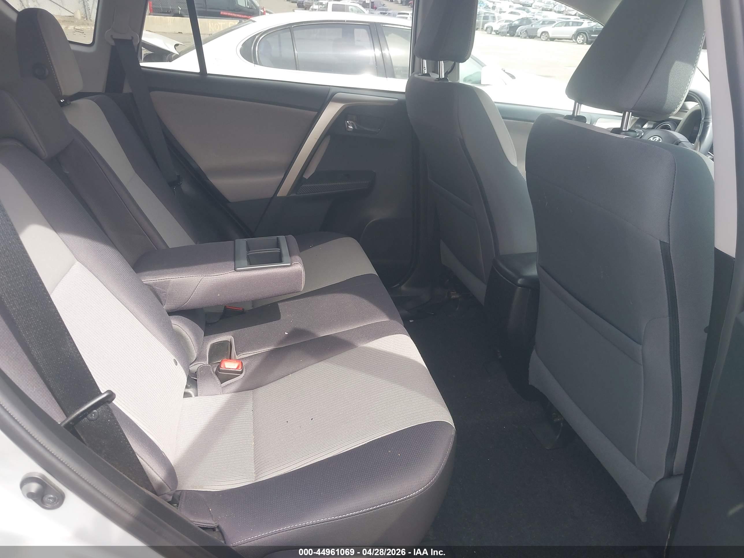 TOYOTA RAV4 image 8