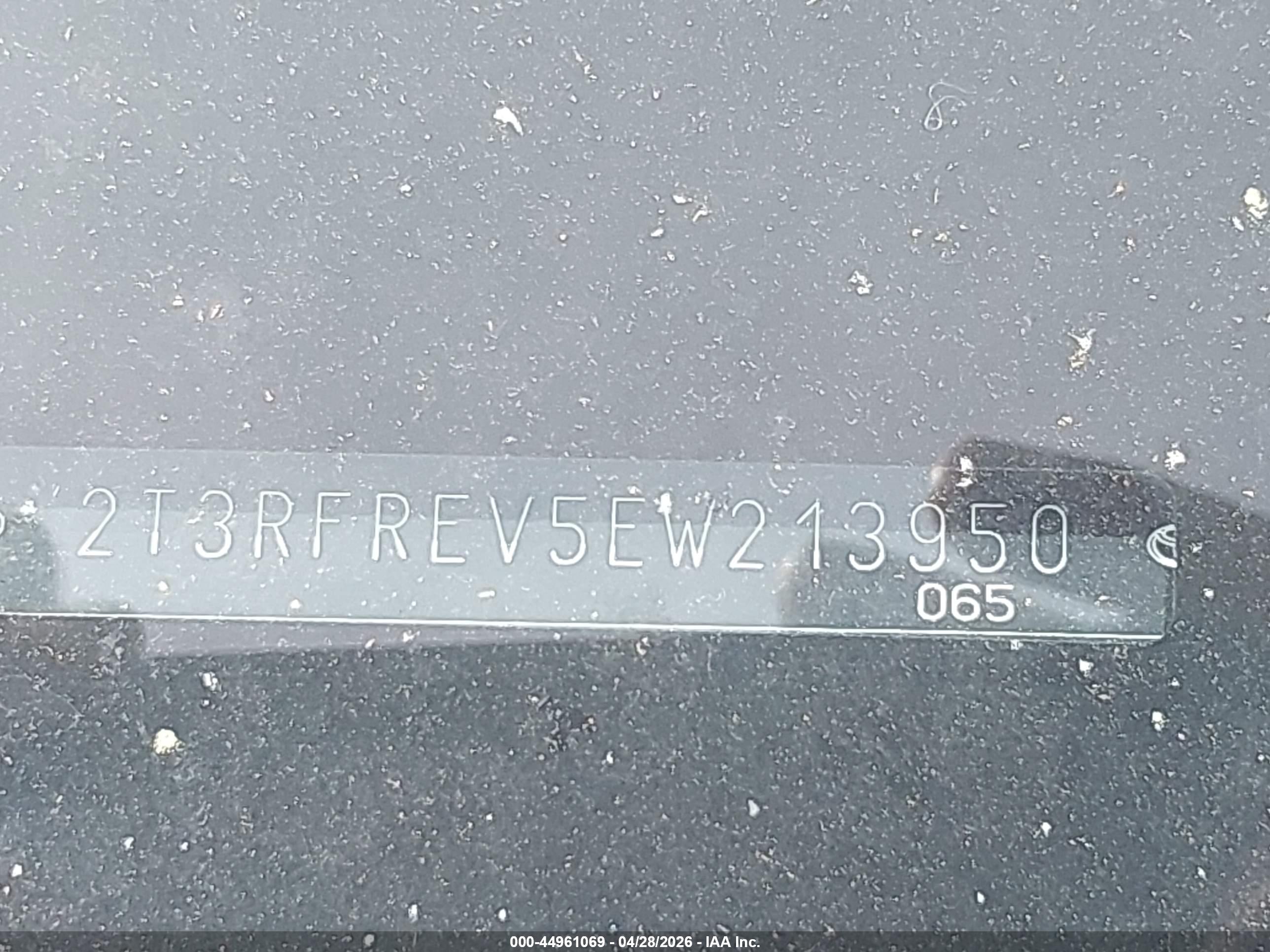 TOYOTA RAV4 image 9