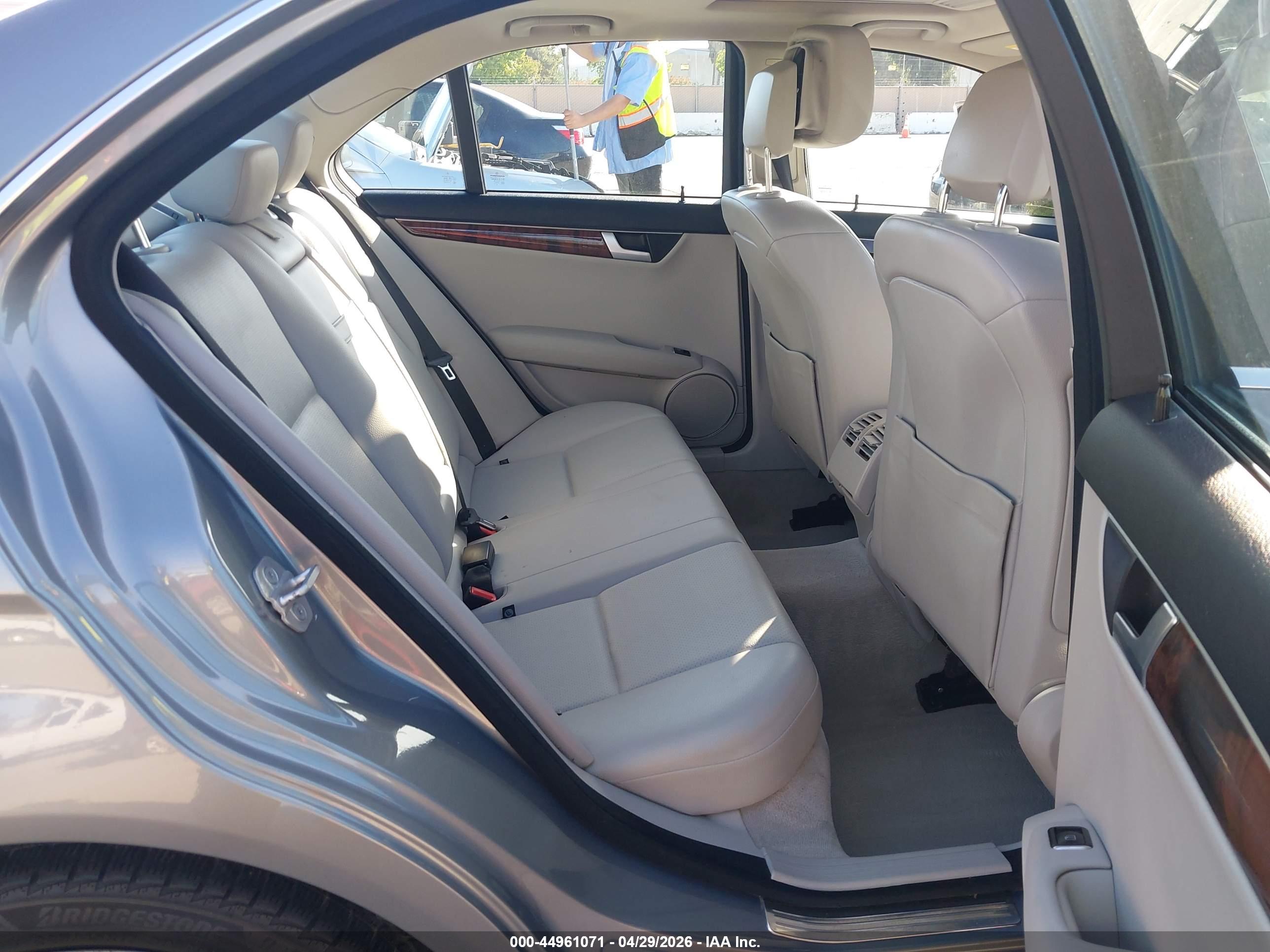 MERCEDES-BENZ C image 8