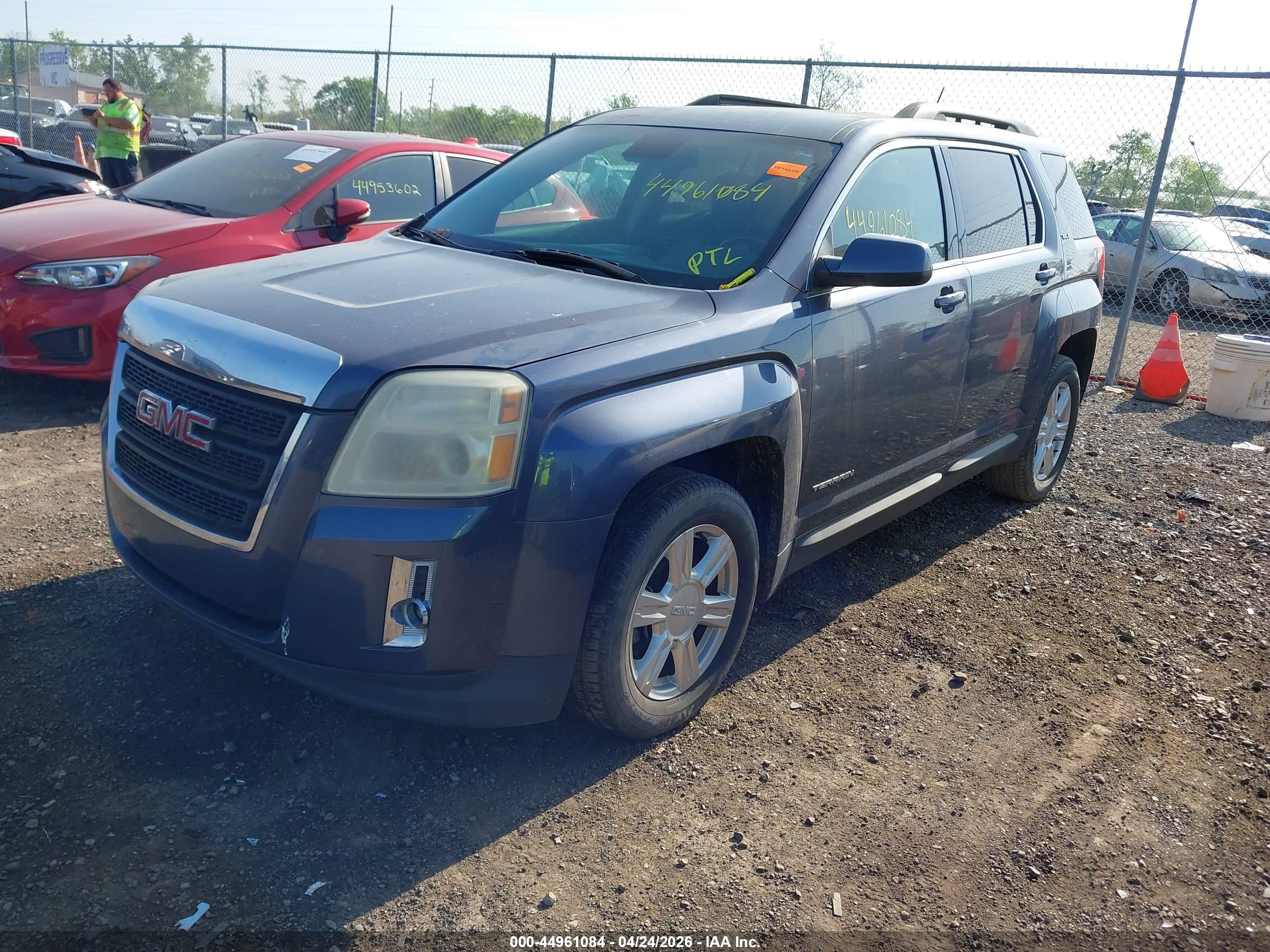 GMC TERRAIN image 2