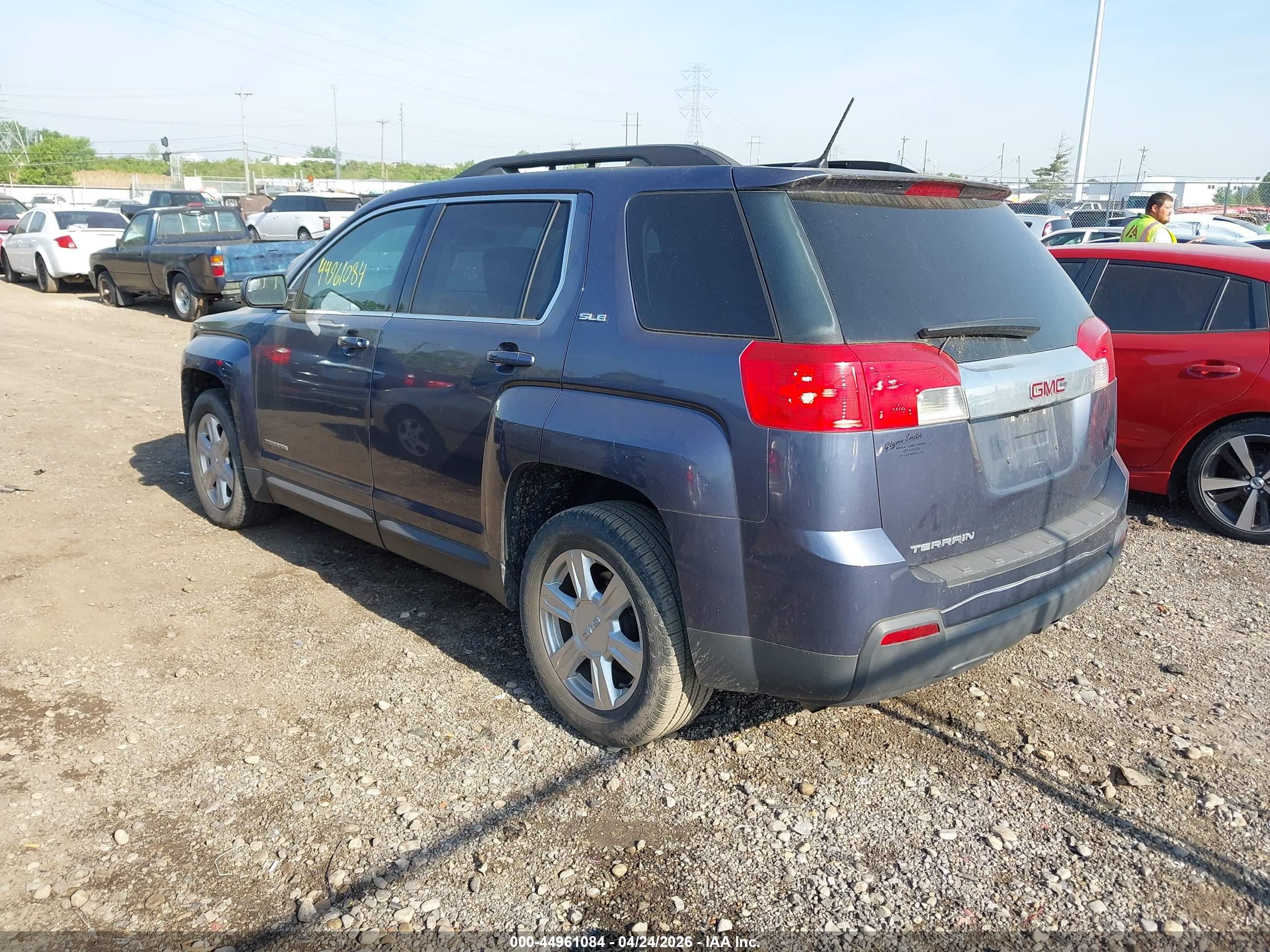 GMC TERRAIN image 3