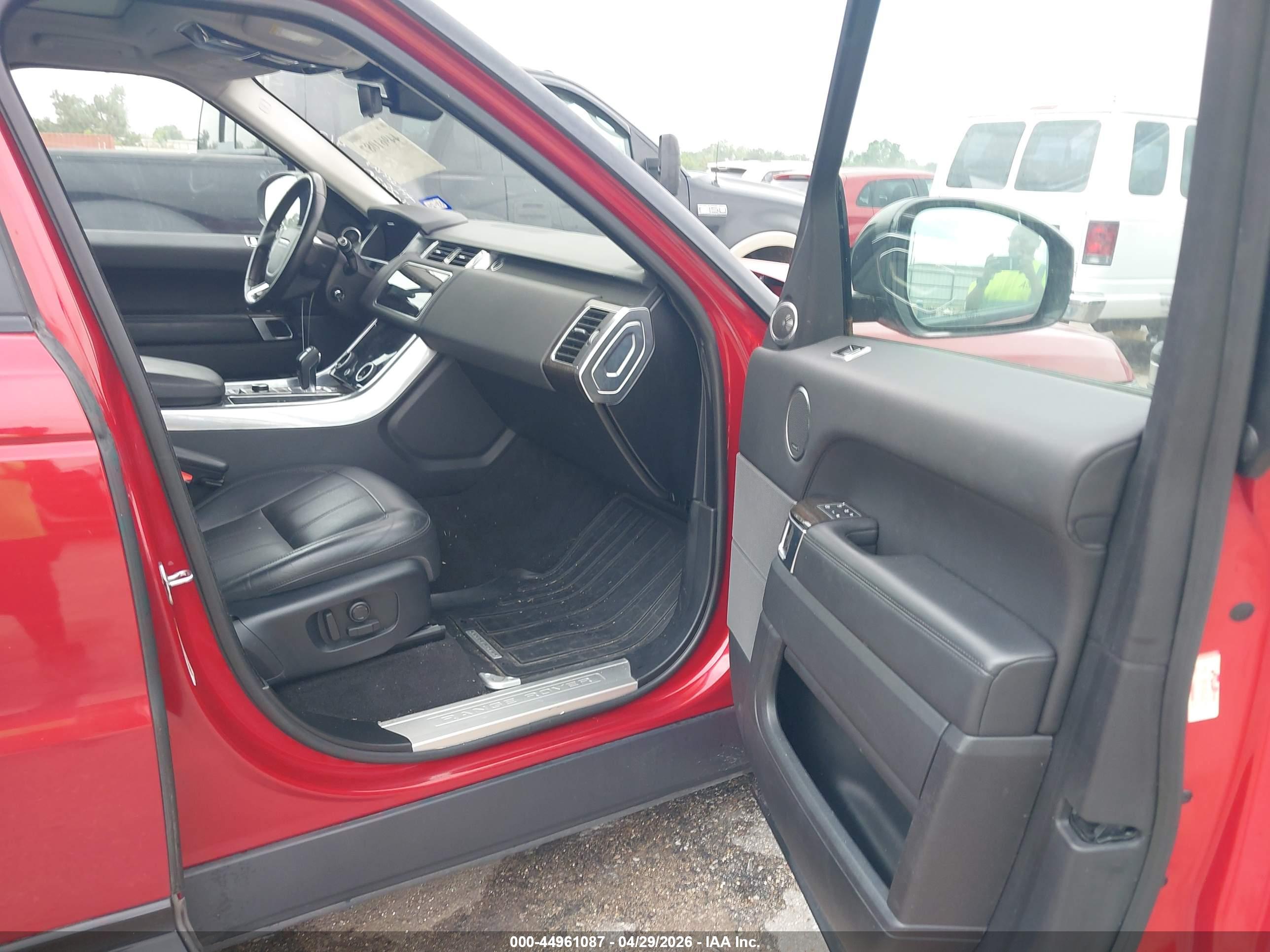 LAND ROVER image 5