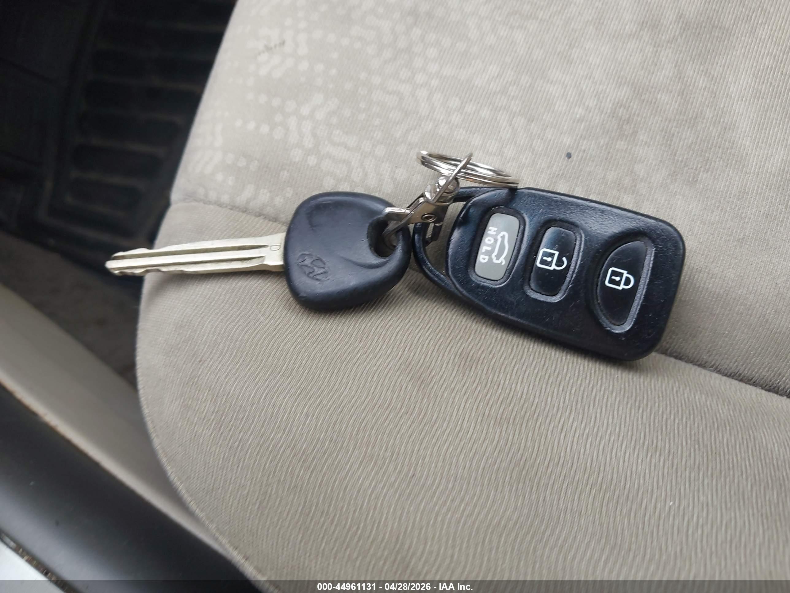 HYUNDAI ELANTRA image 11