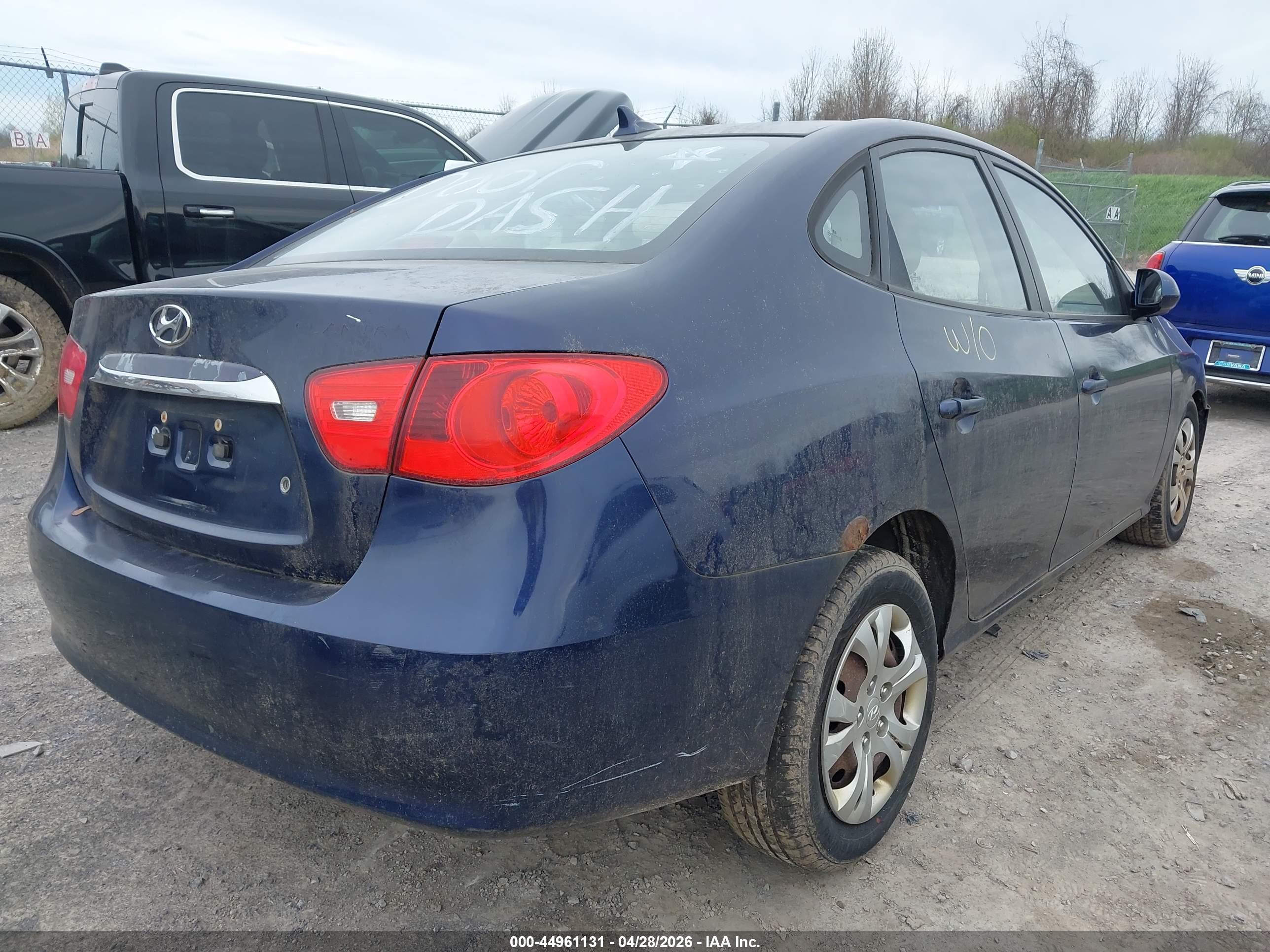 HYUNDAI ELANTRA image 4