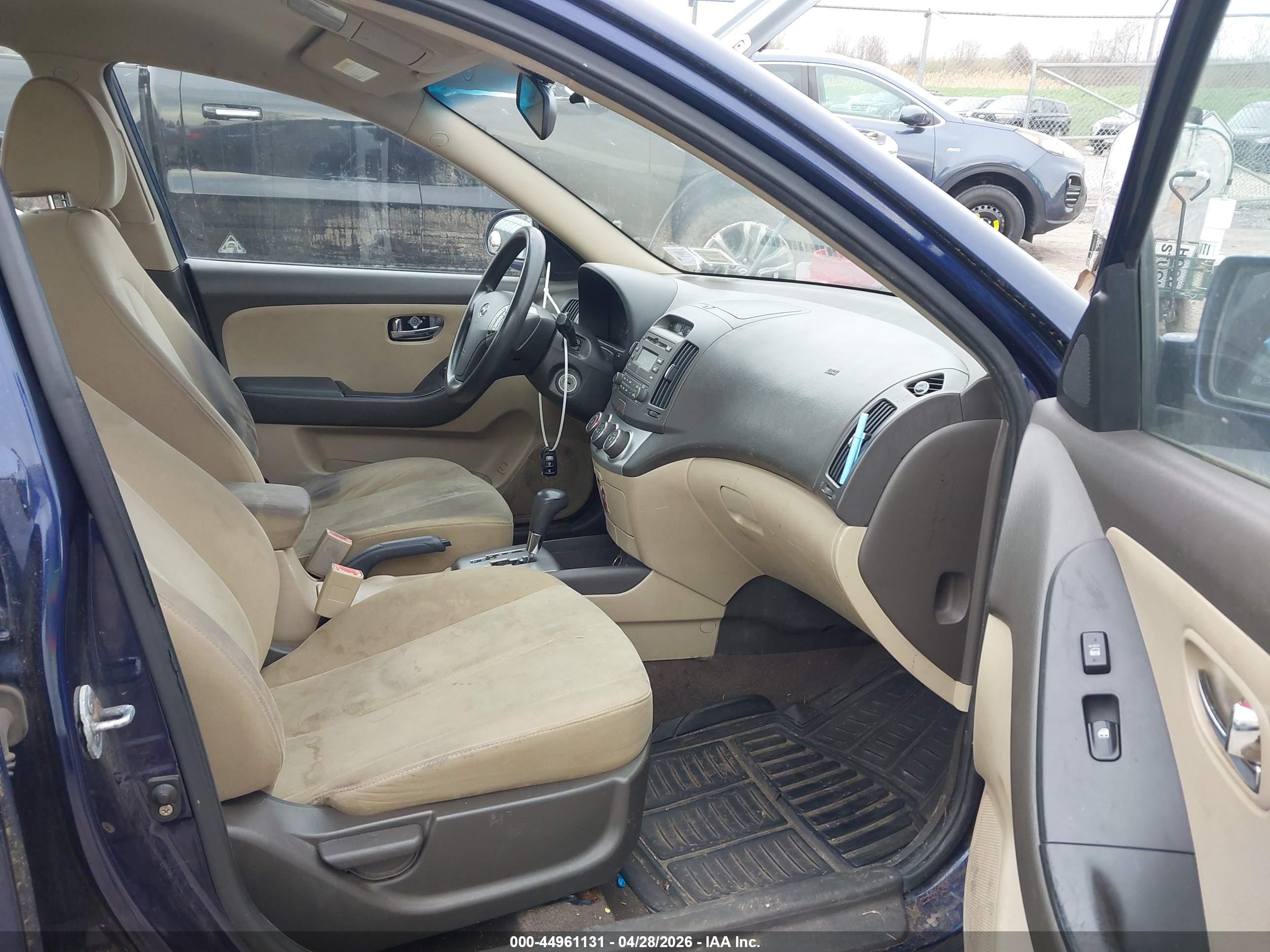 HYUNDAI ELANTRA image 5