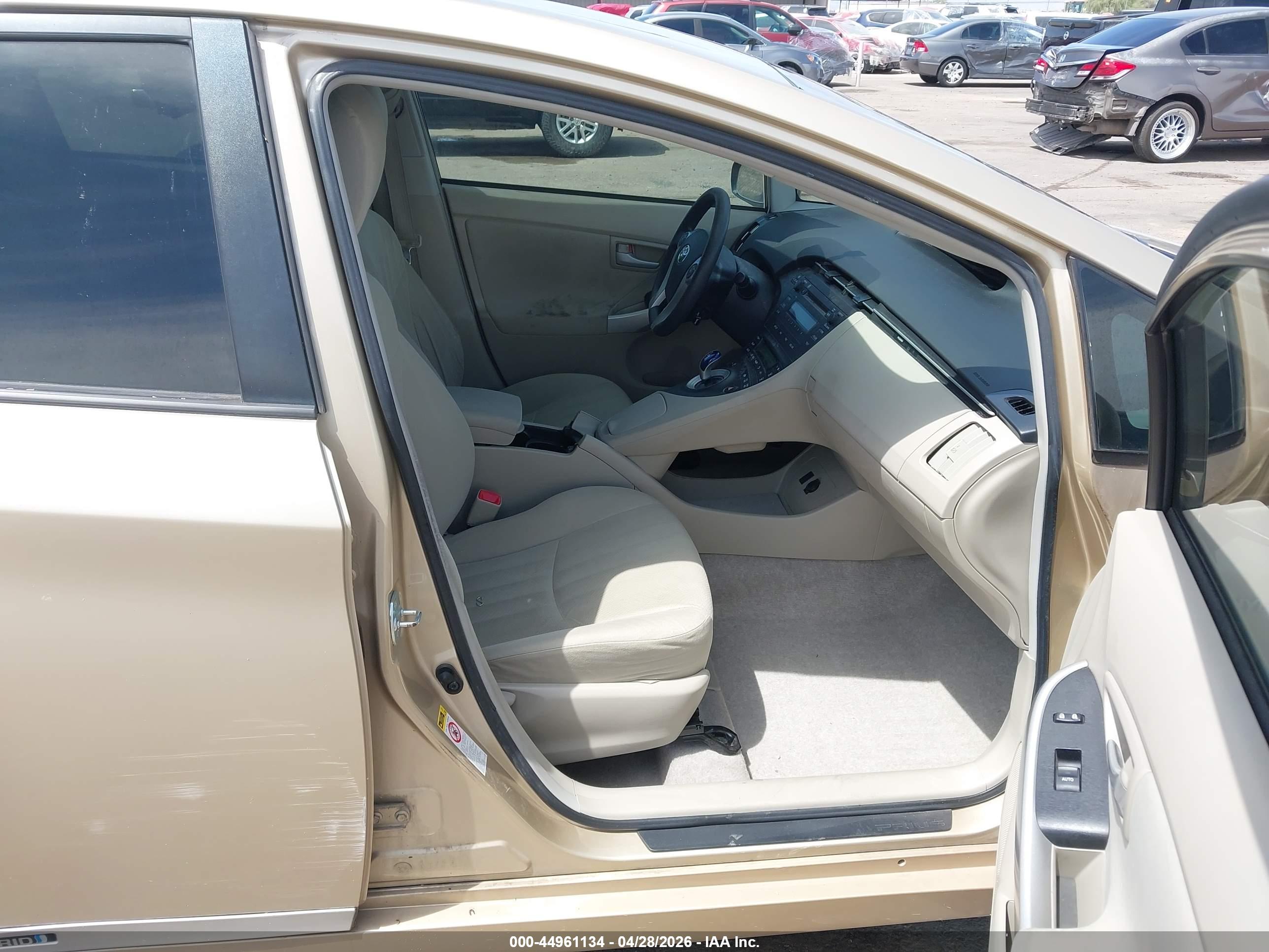 TOYOTA PRIUS image 5