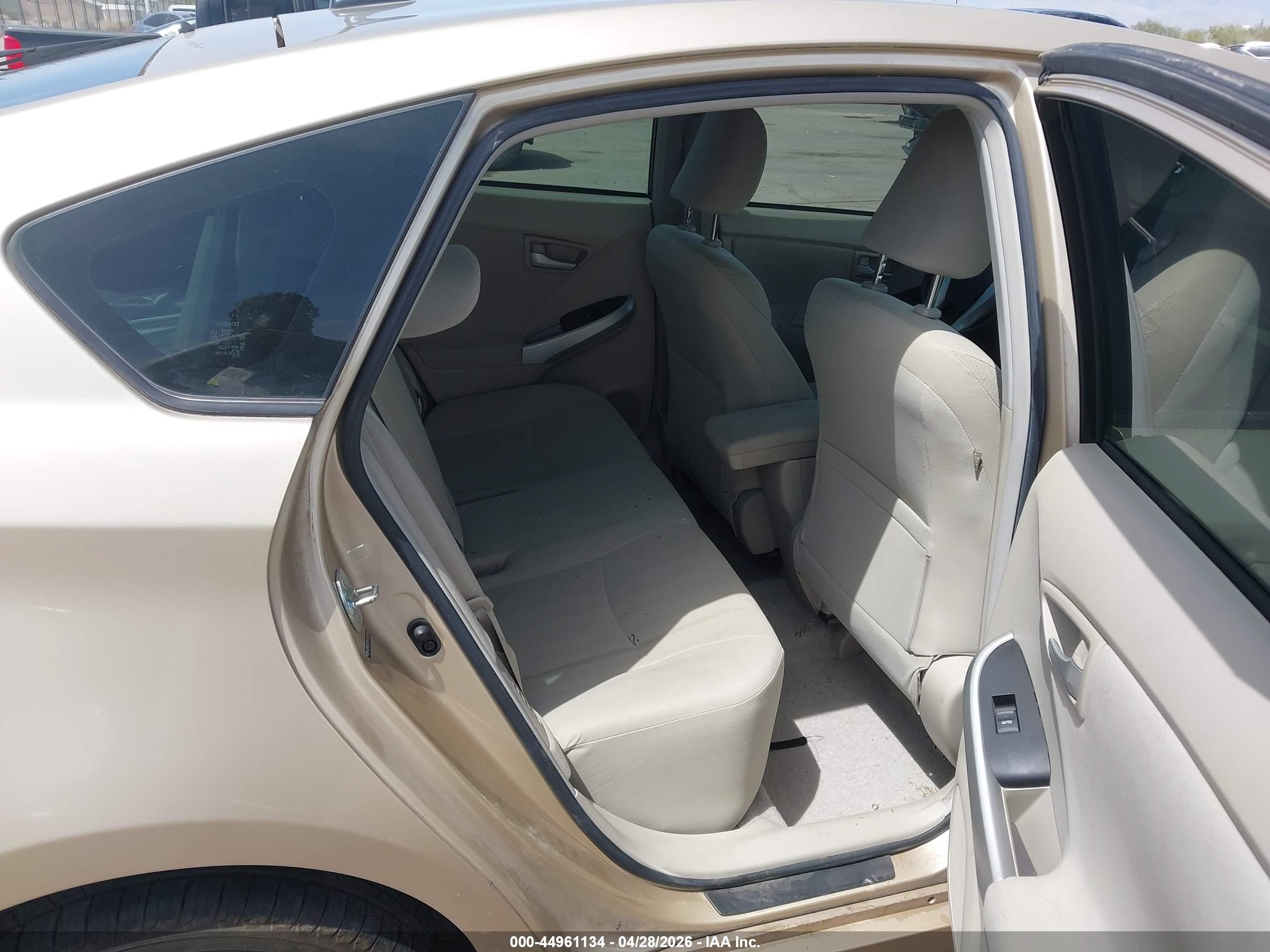 TOYOTA PRIUS image 8