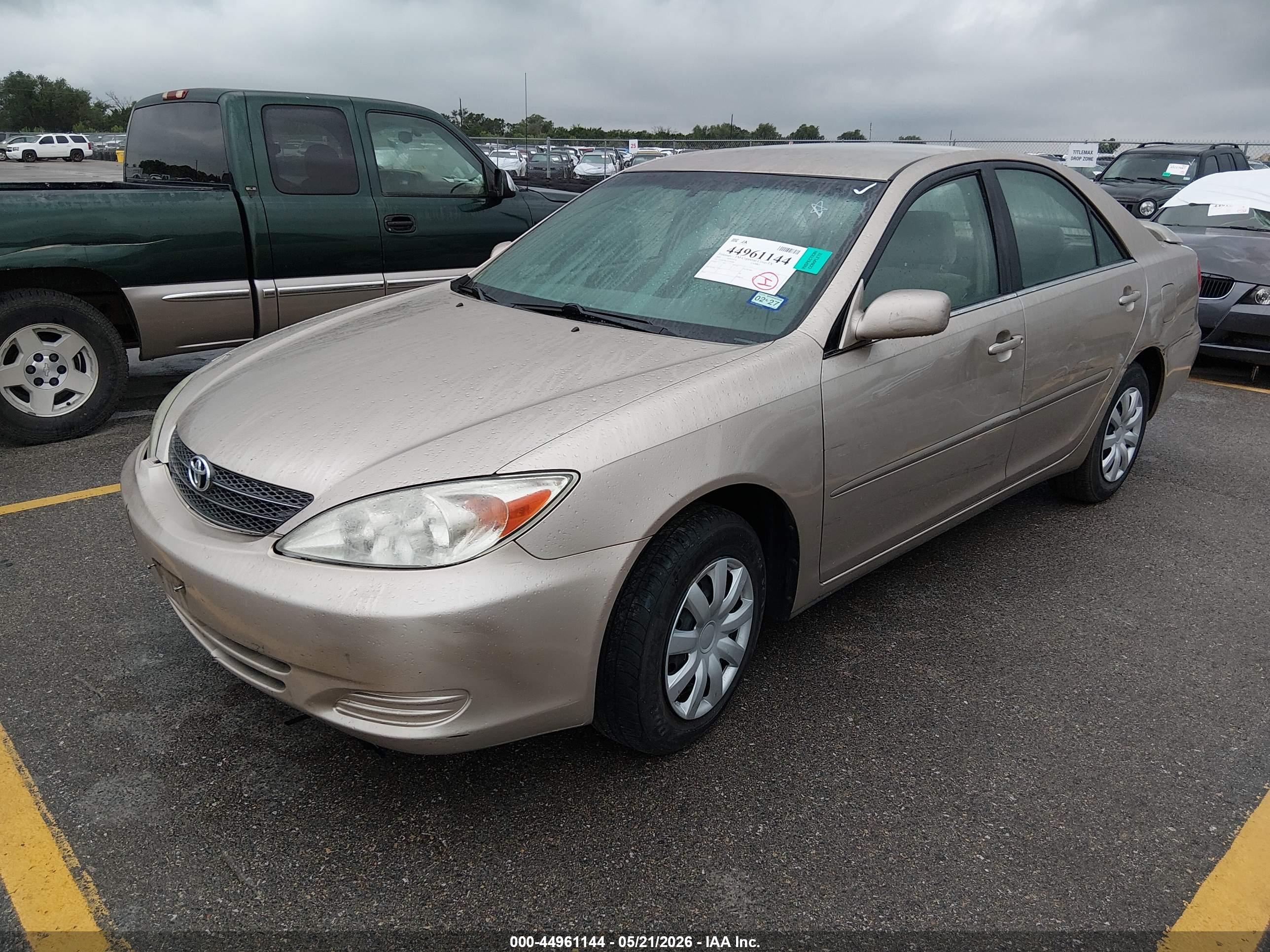 TOYOTA CAMRY image 2