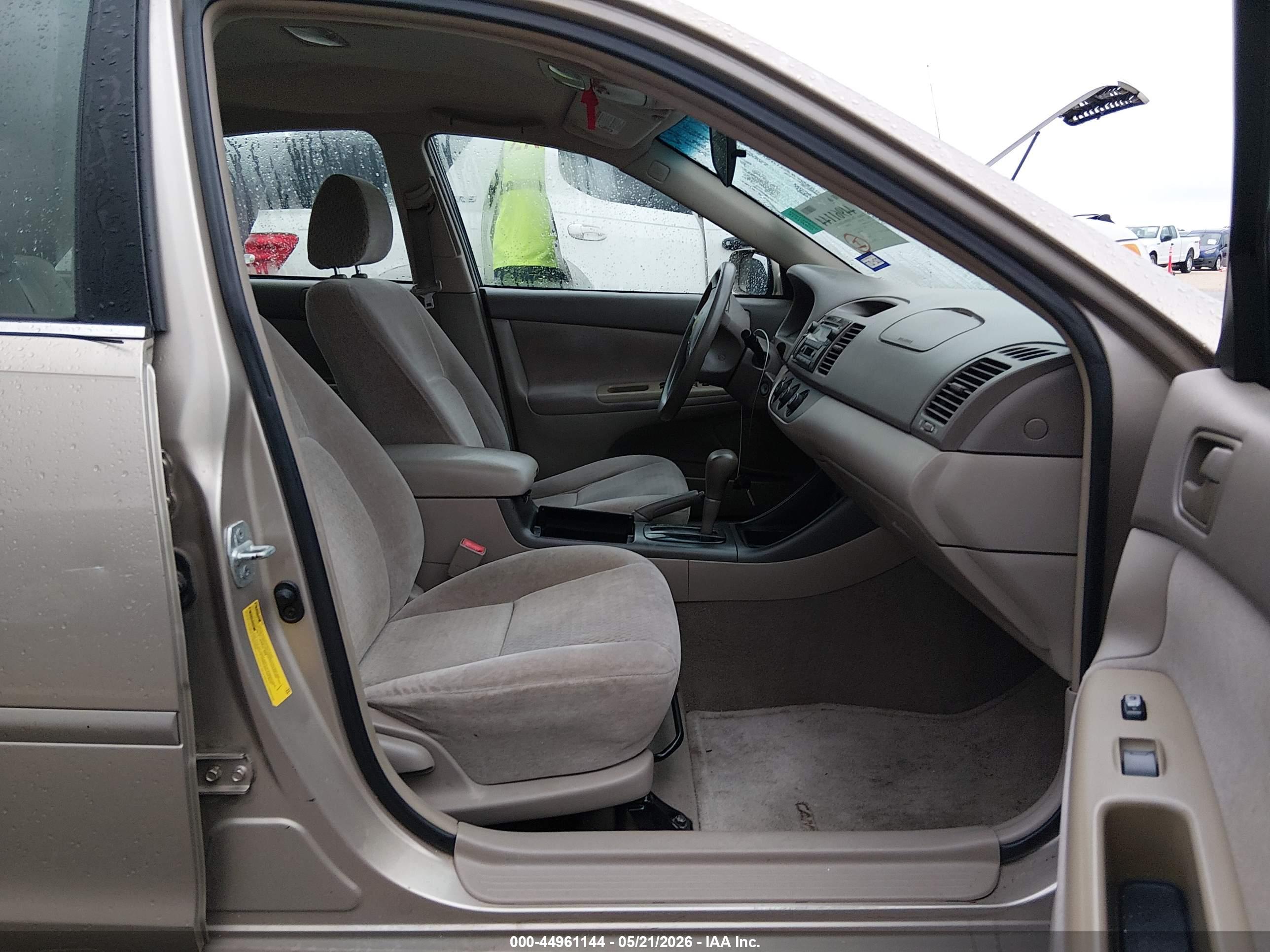 TOYOTA CAMRY image 5