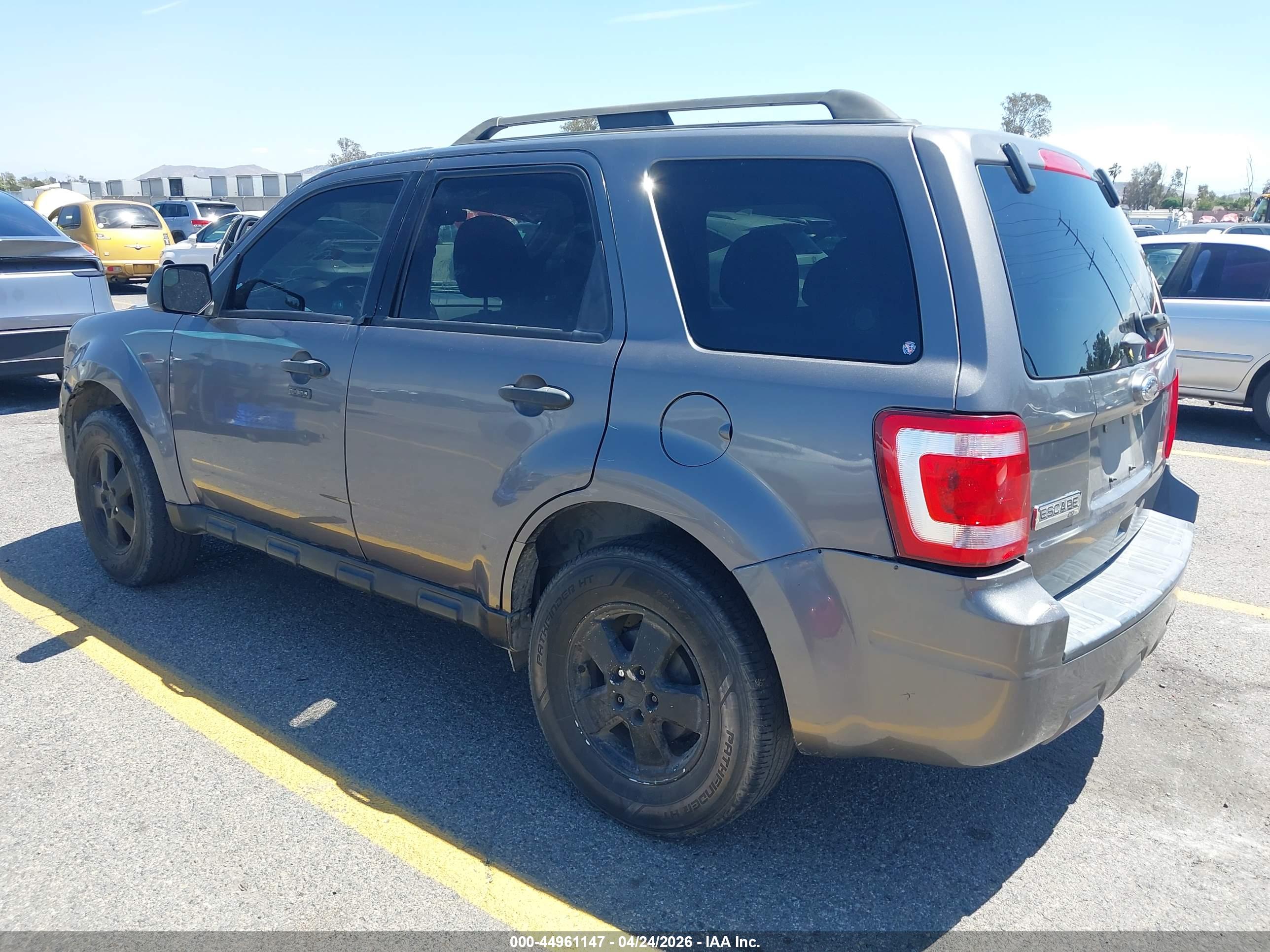 FORD ESCAPE image 3