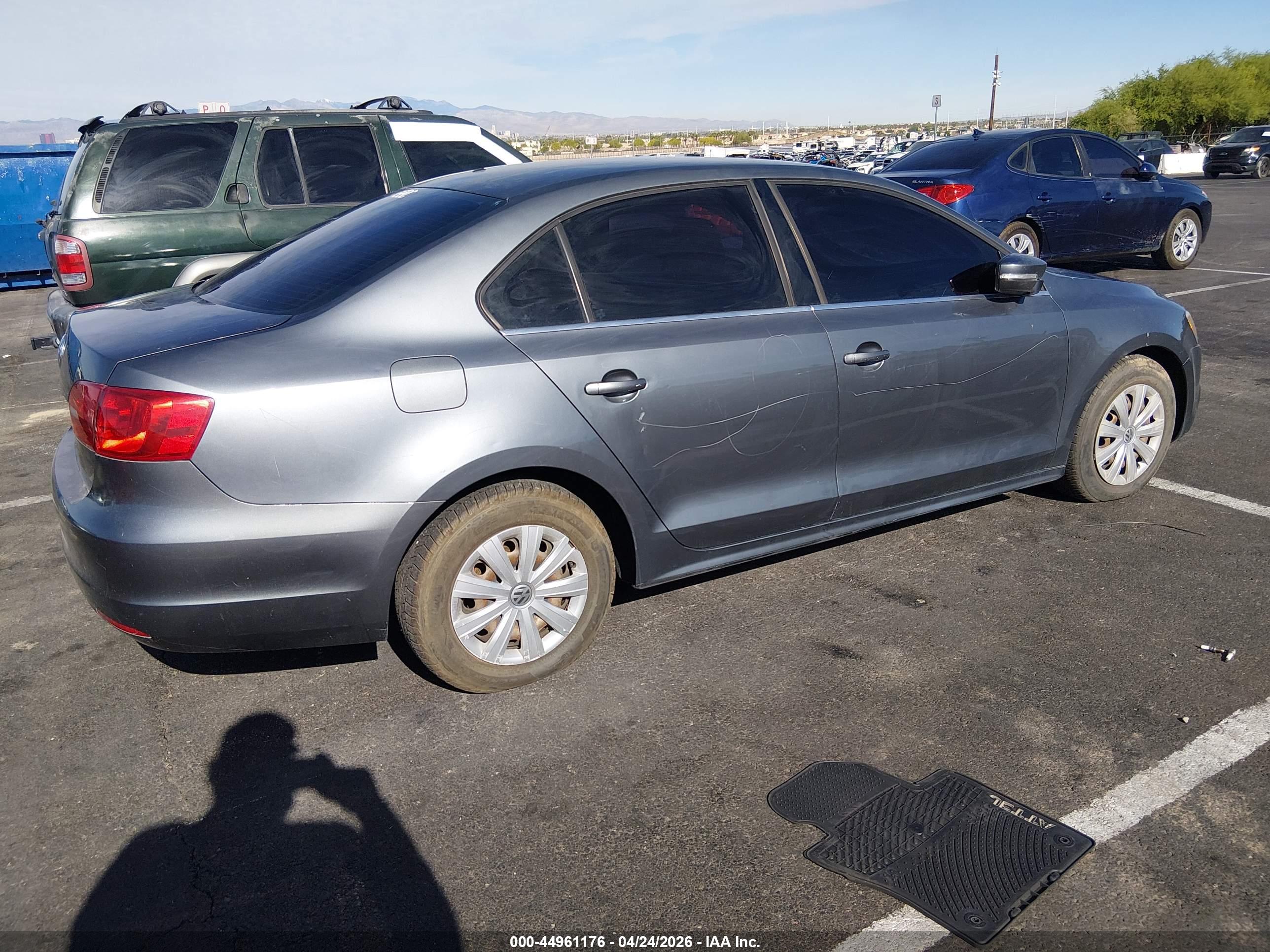 VOLKSWAGEN JETTA image 4
