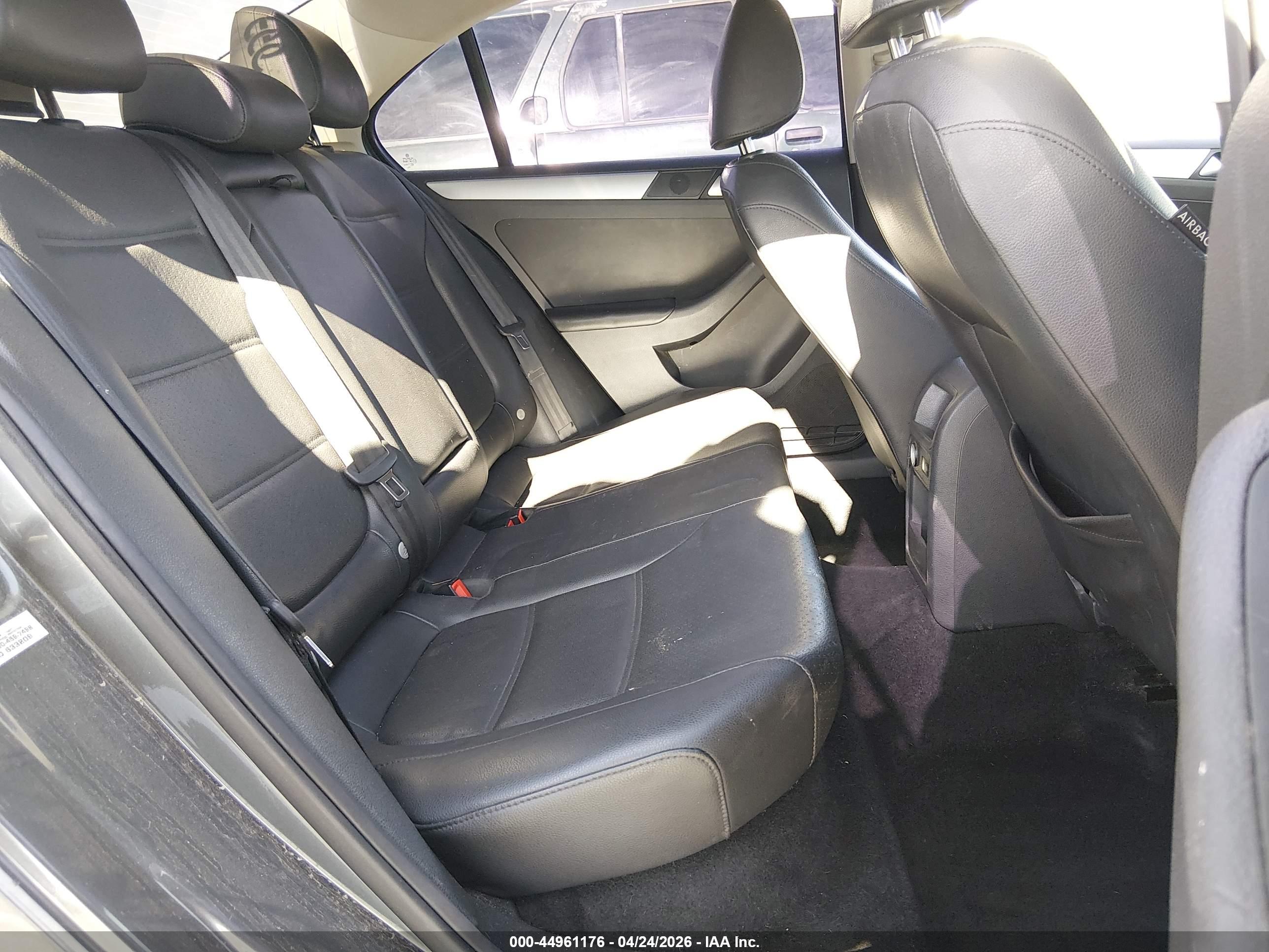 VOLKSWAGEN JETTA image 8