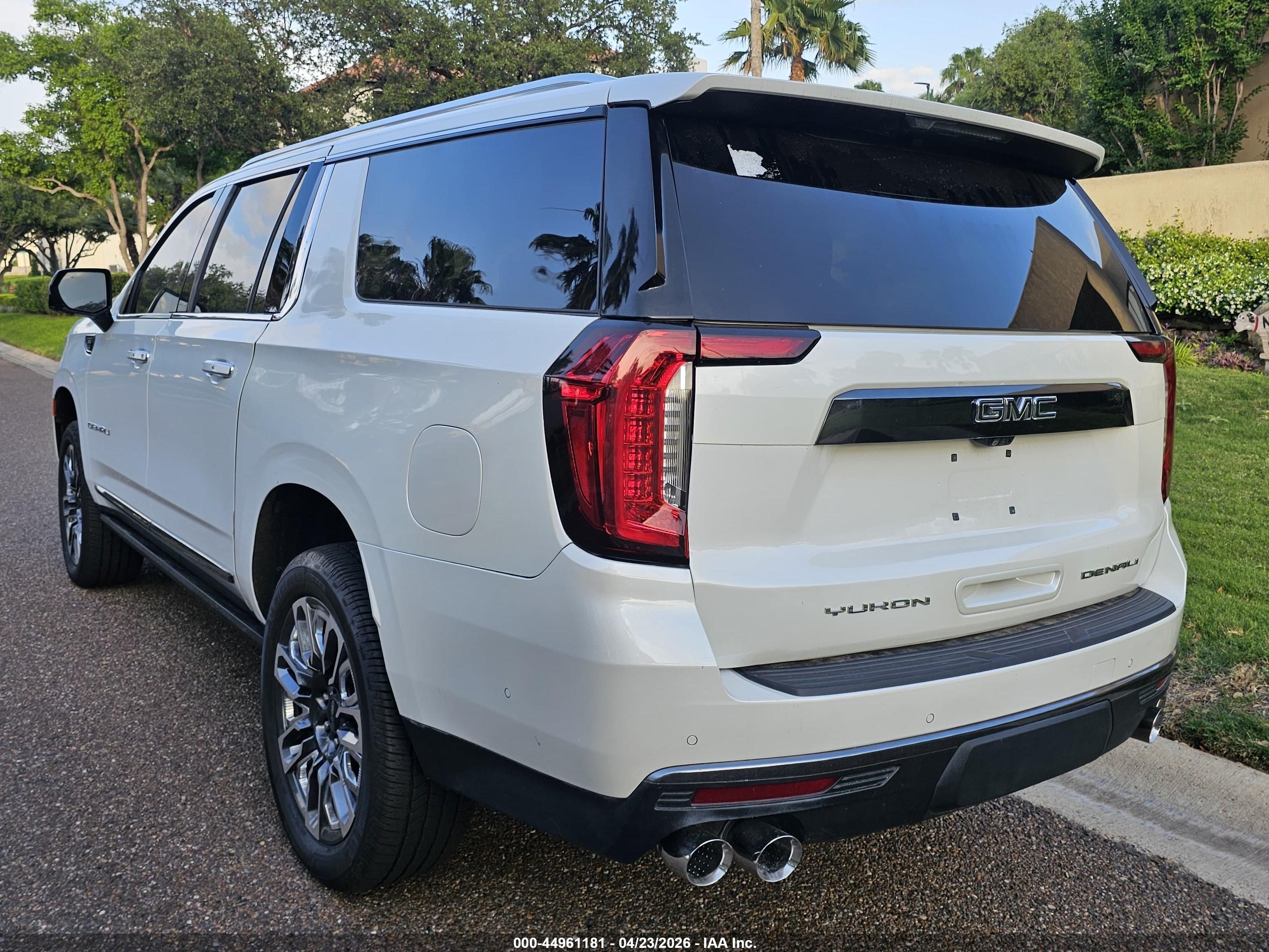 GMC YUKON image 3