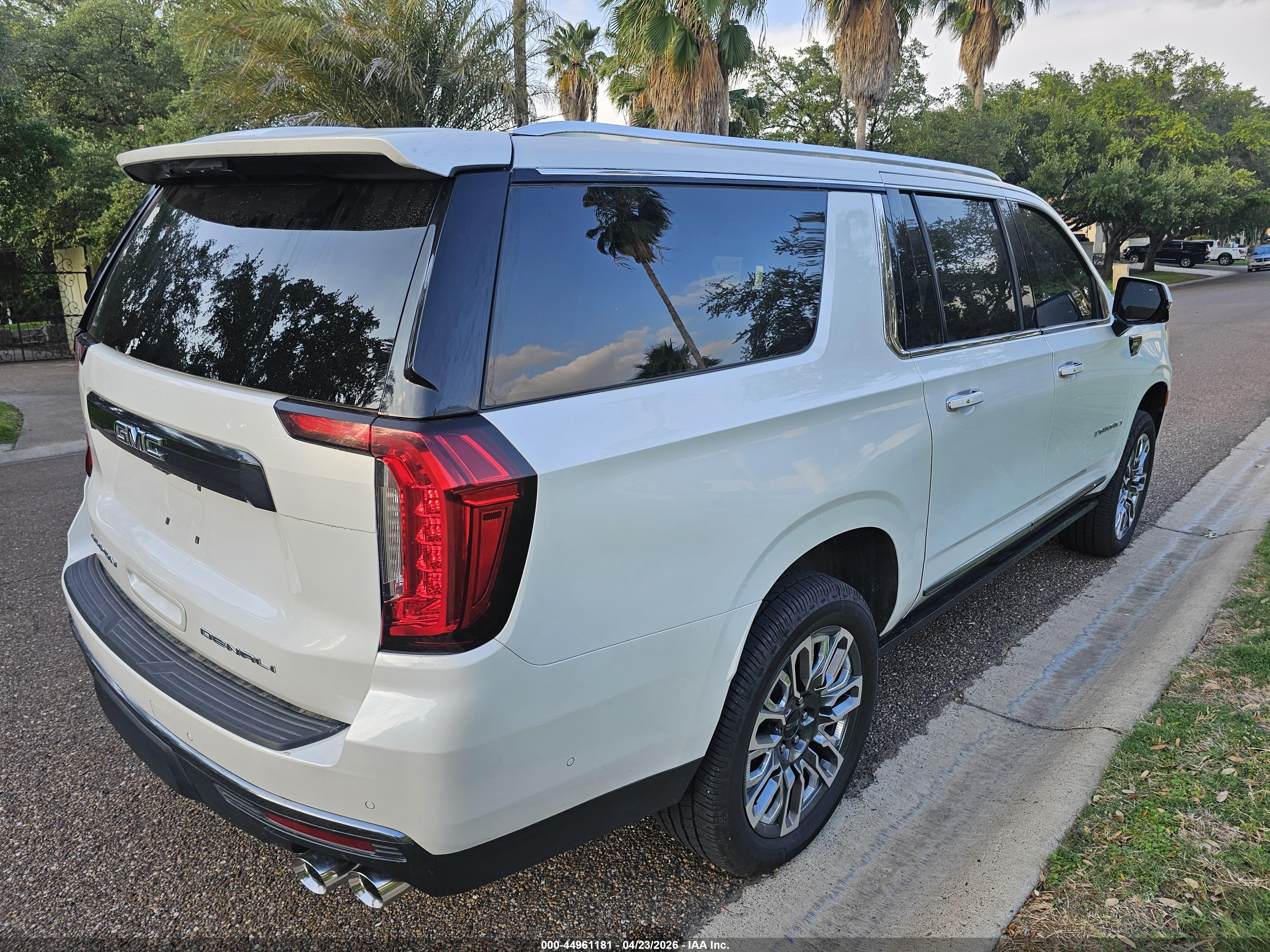GMC YUKON image 4