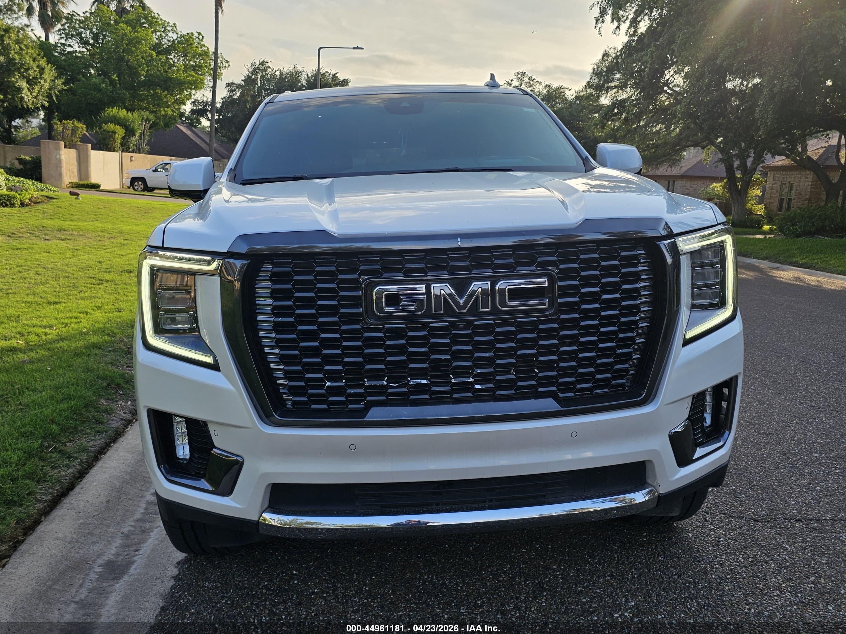 GMC YUKON image 6