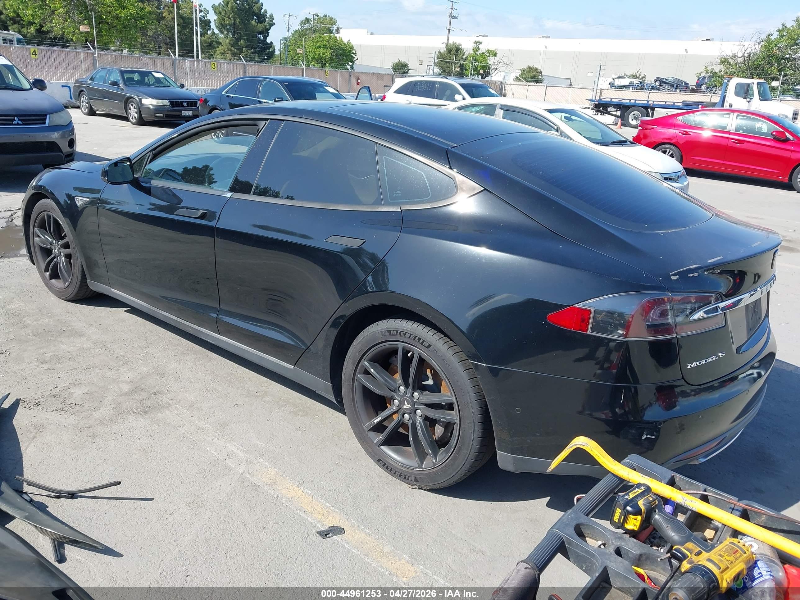 TESLA MODEL image 3