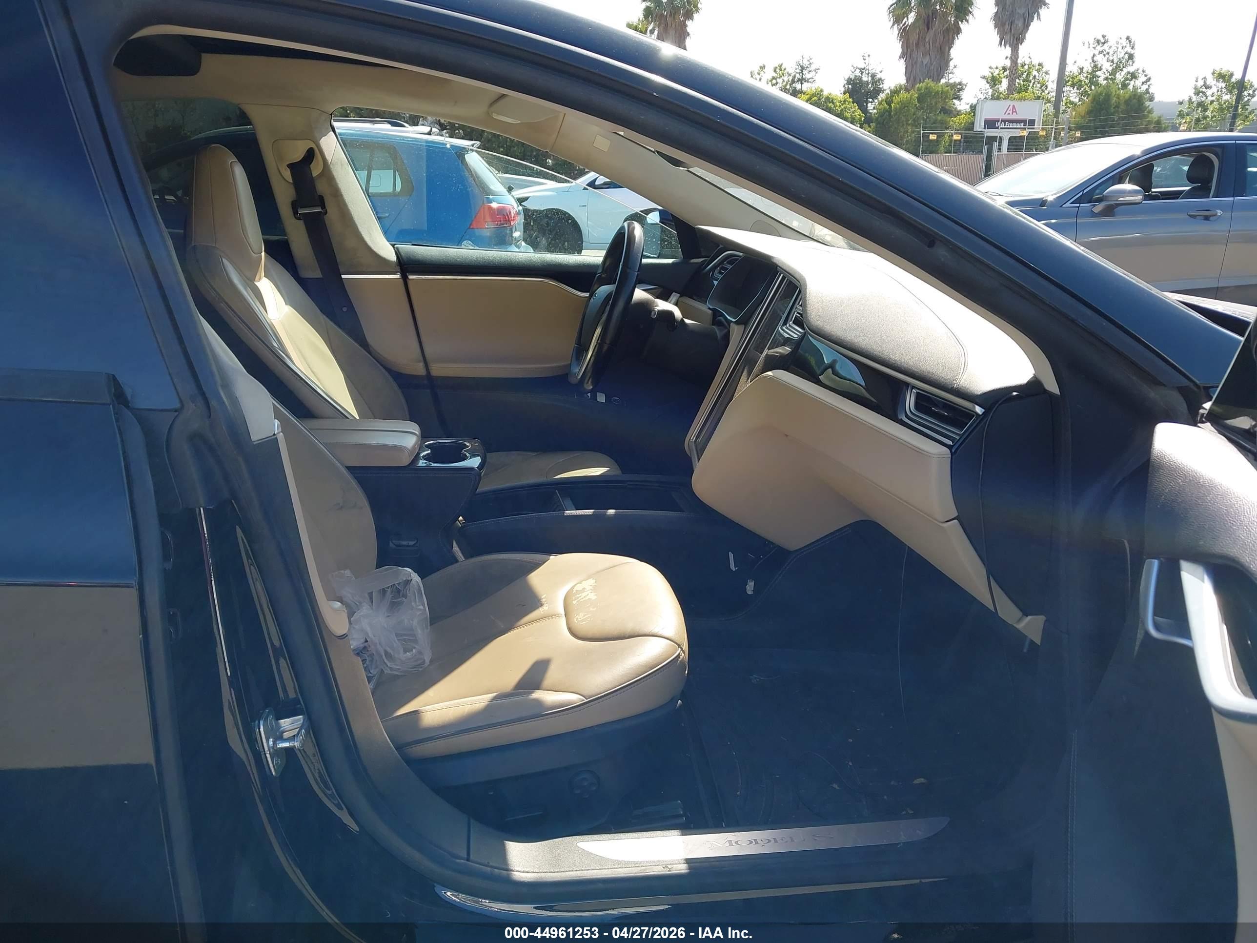 TESLA MODEL image 5