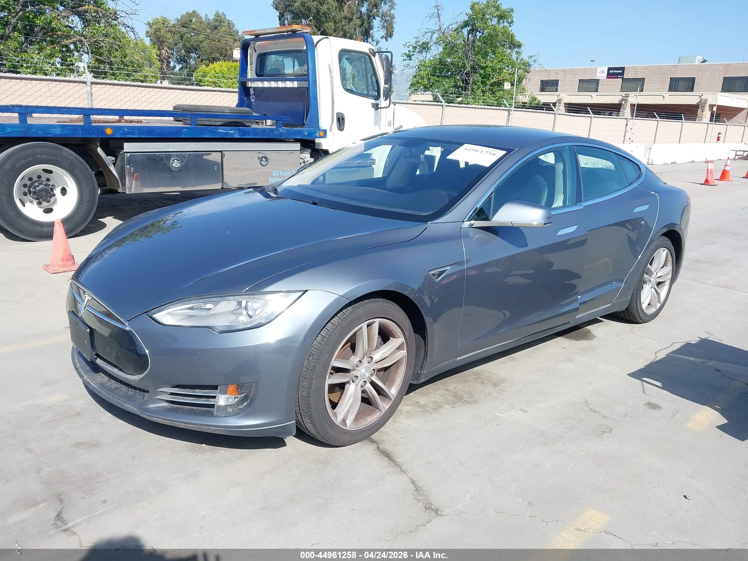 TESLA MODEL image 2