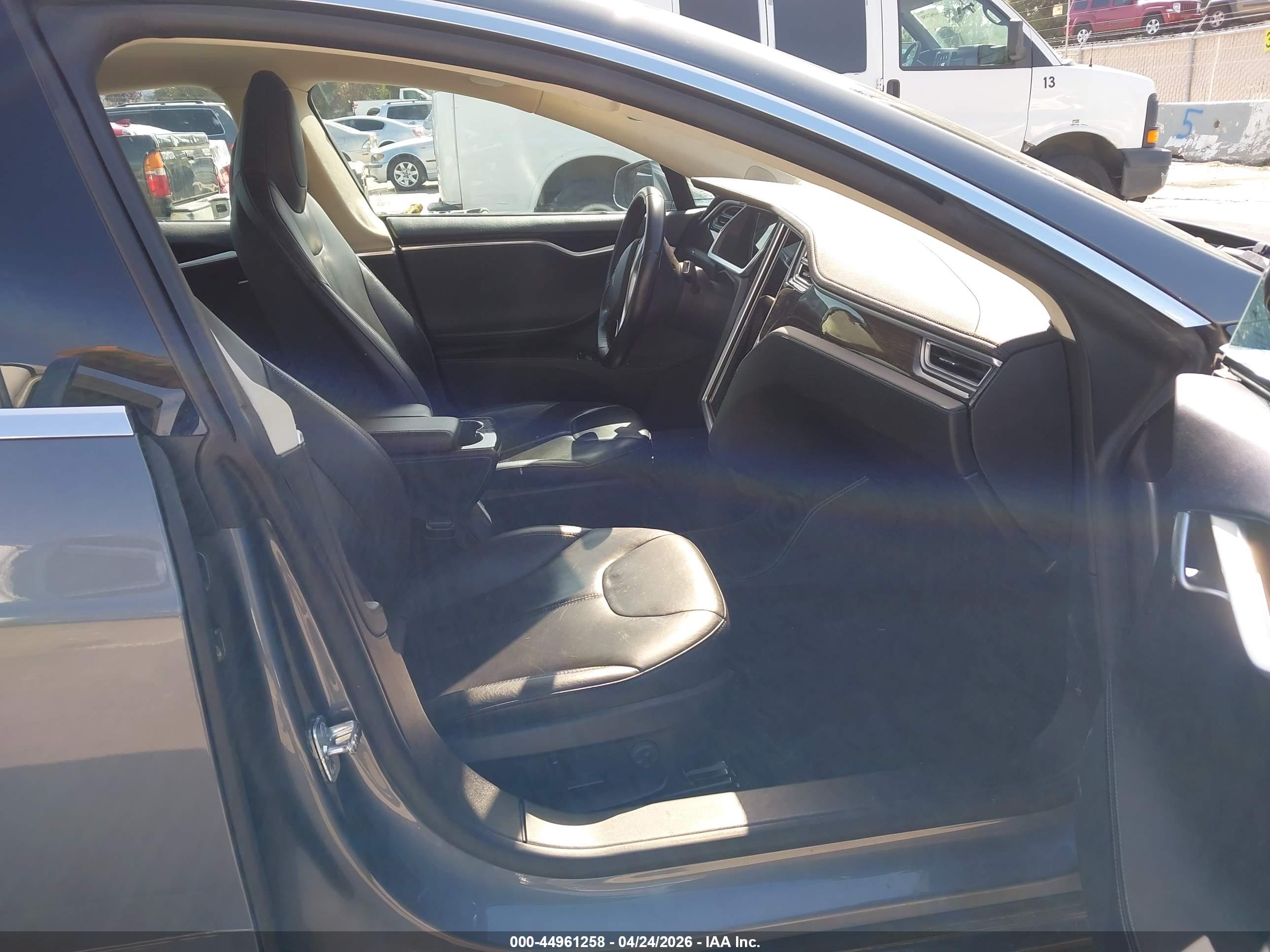 TESLA MODEL image 5