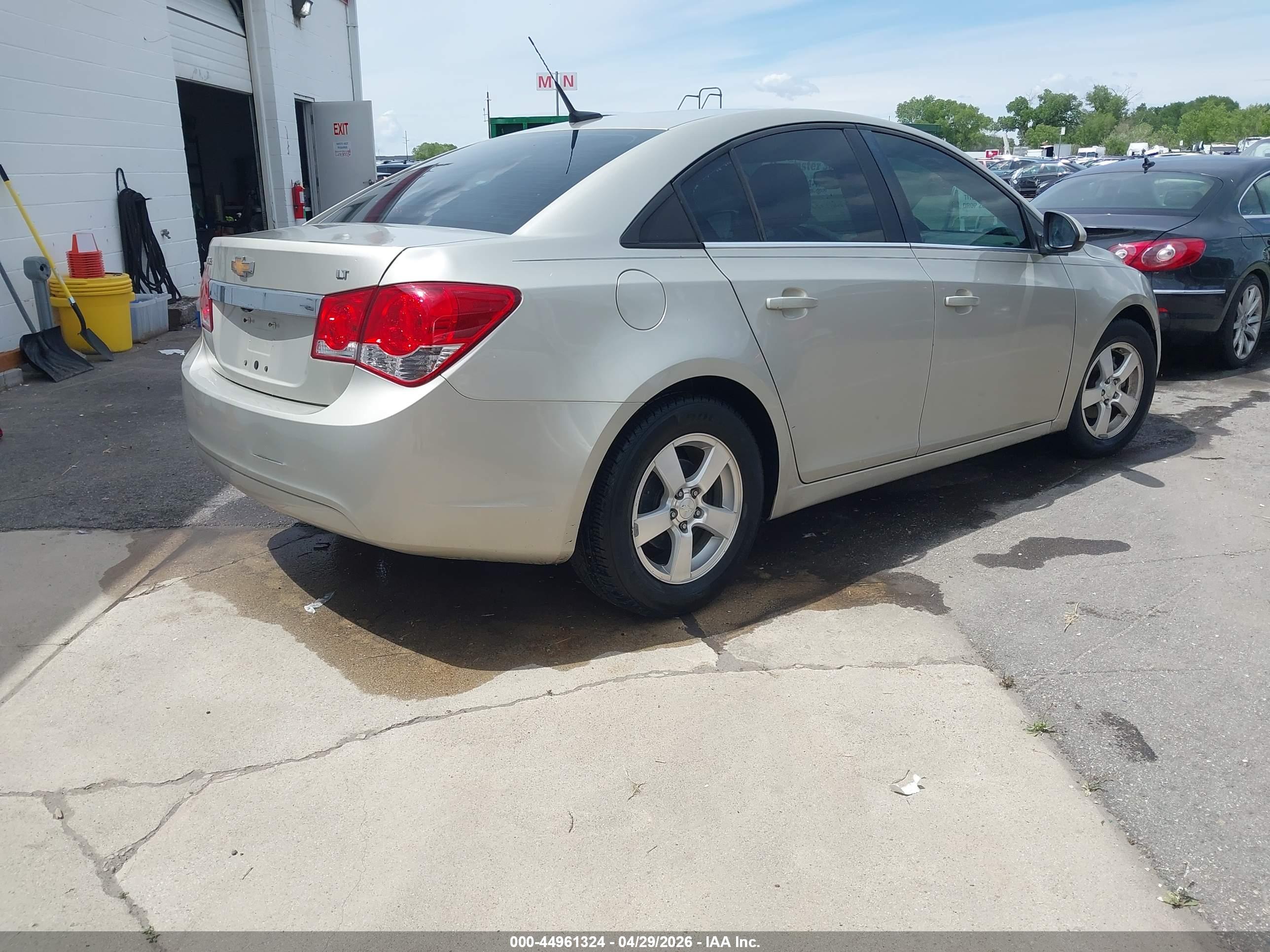 CHEVROLET CRUZE image 4