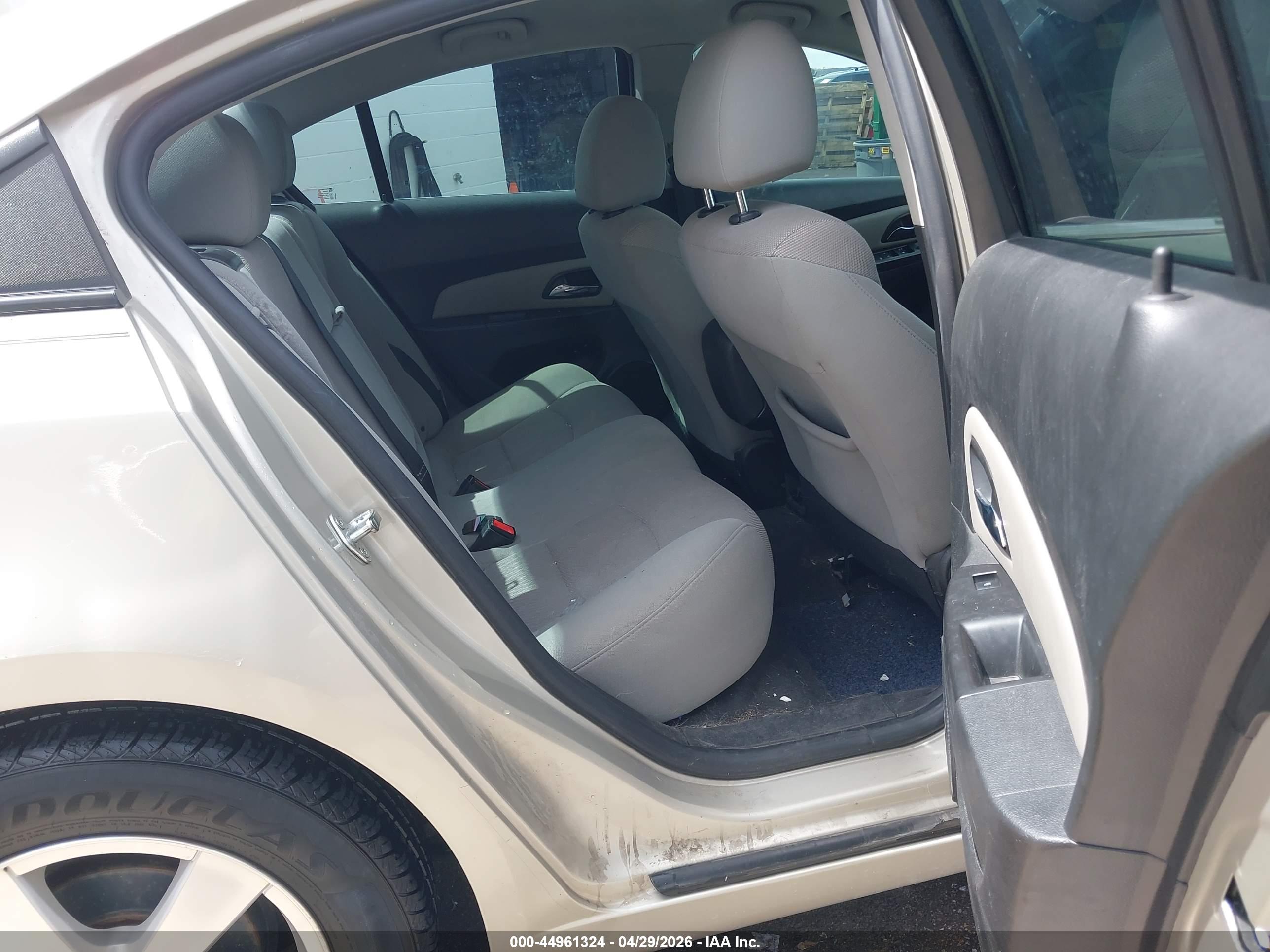 CHEVROLET CRUZE image 8