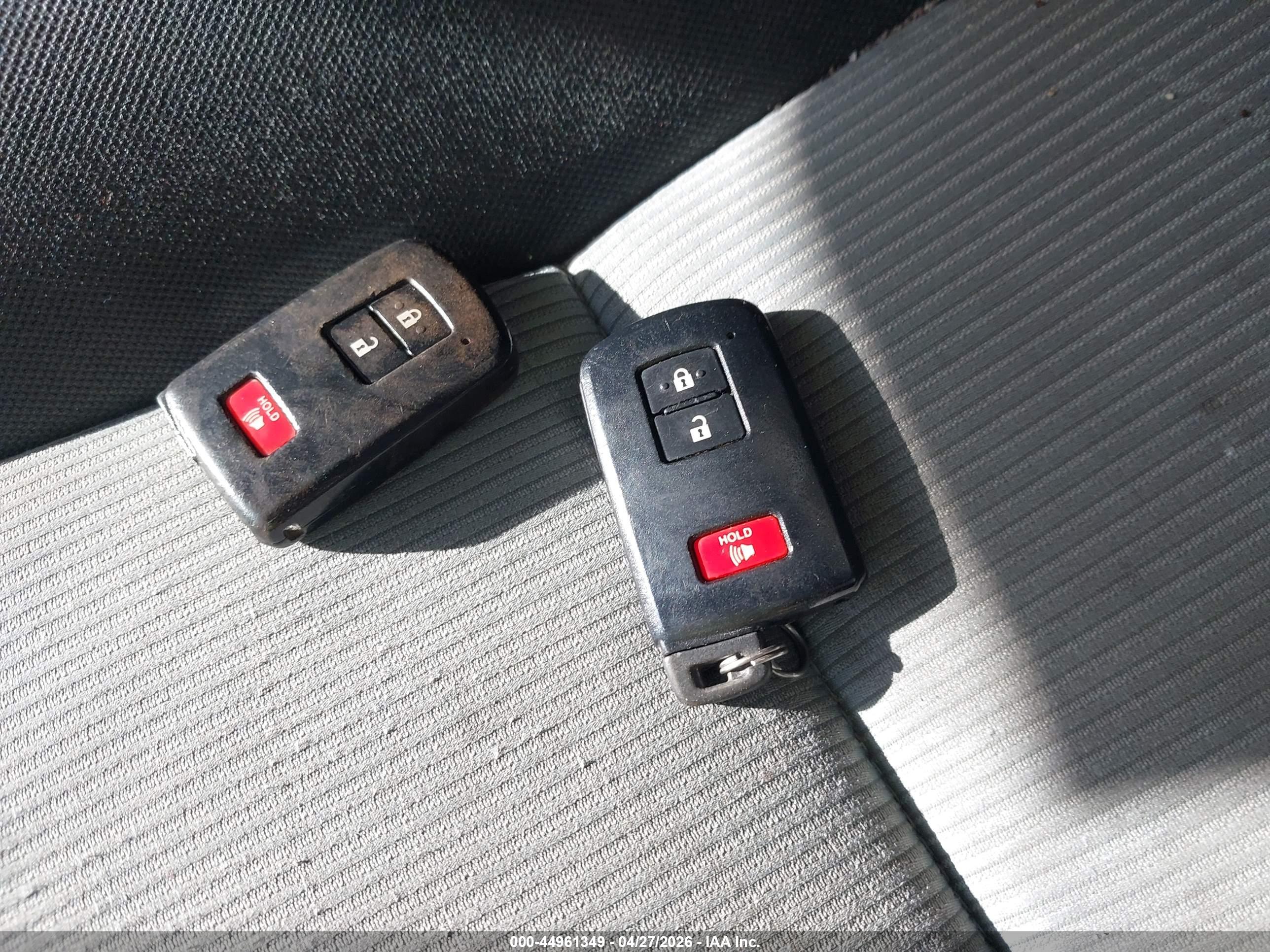 TOYOTA PRIUS image 11