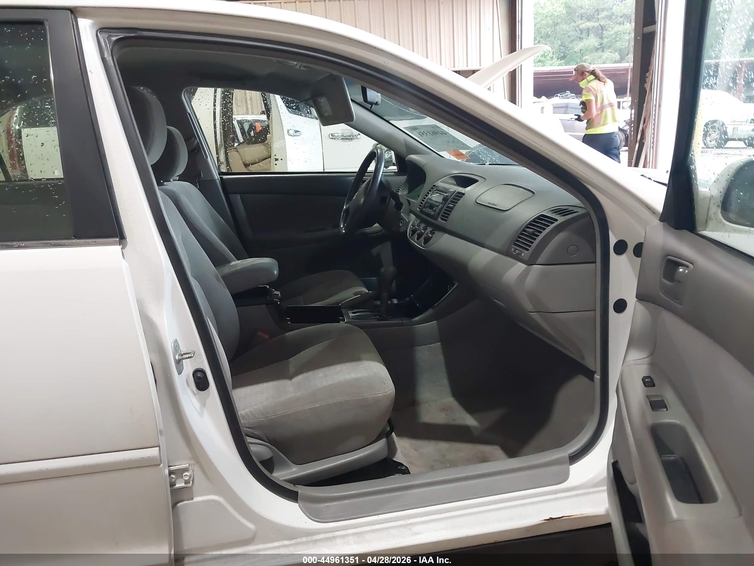 TOYOTA CAMRY image 5