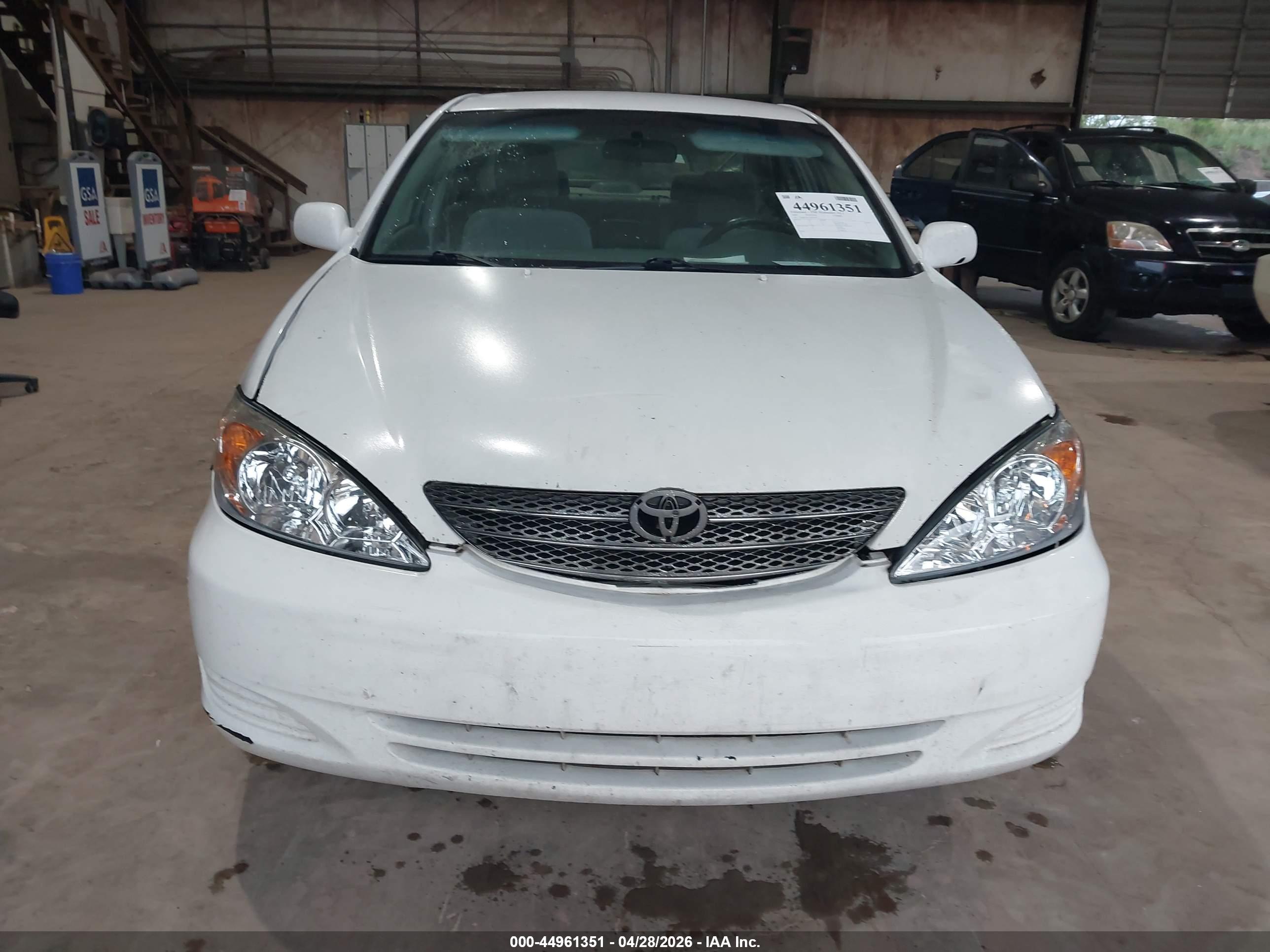 TOYOTA CAMRY image 6