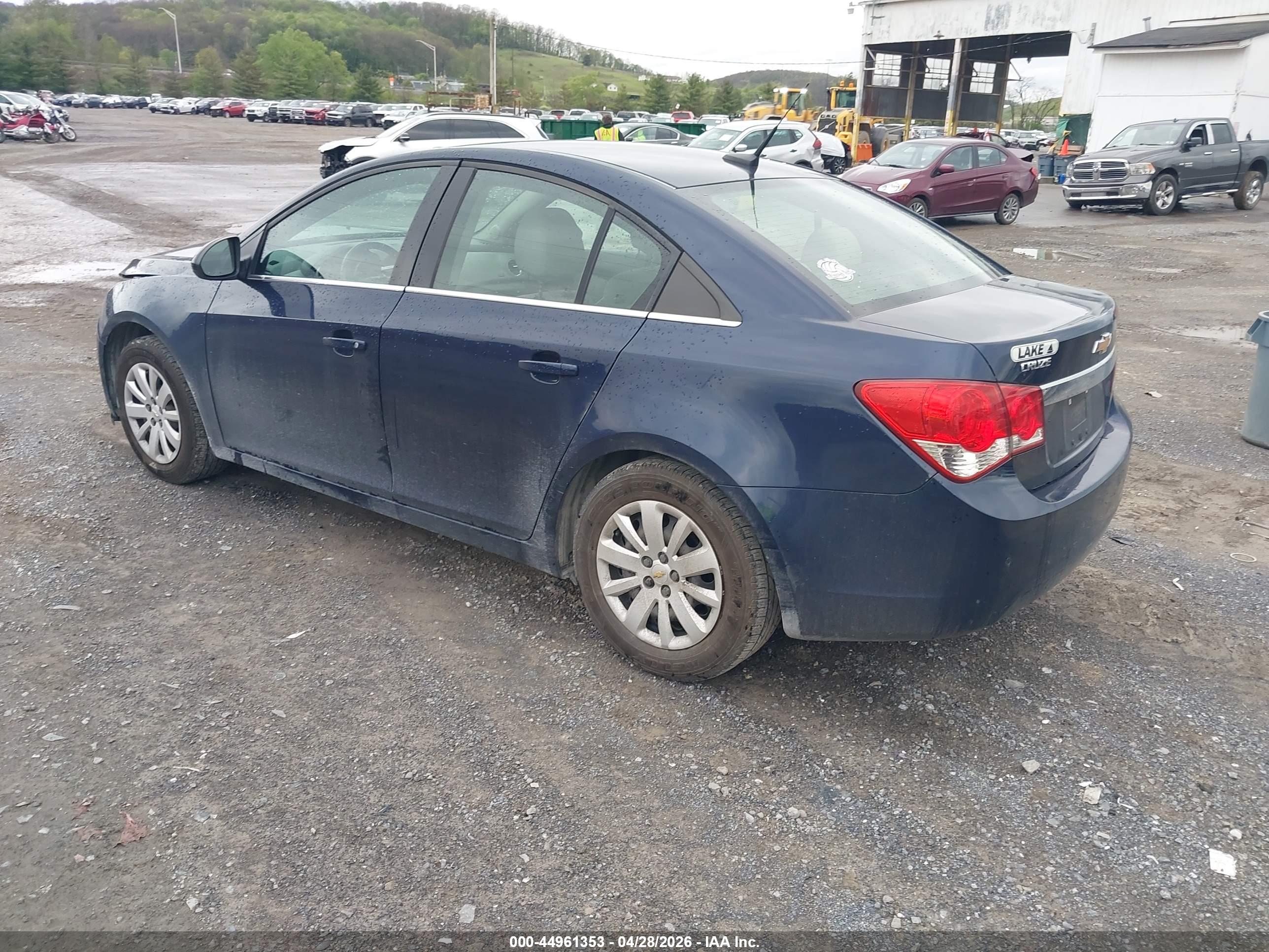 CHEVROLET CRUZE image 3