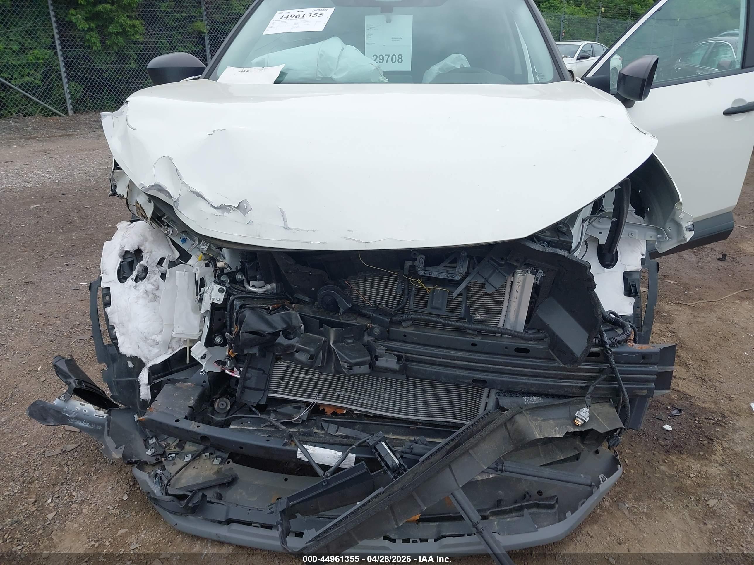 NISSAN ROGUE image 10