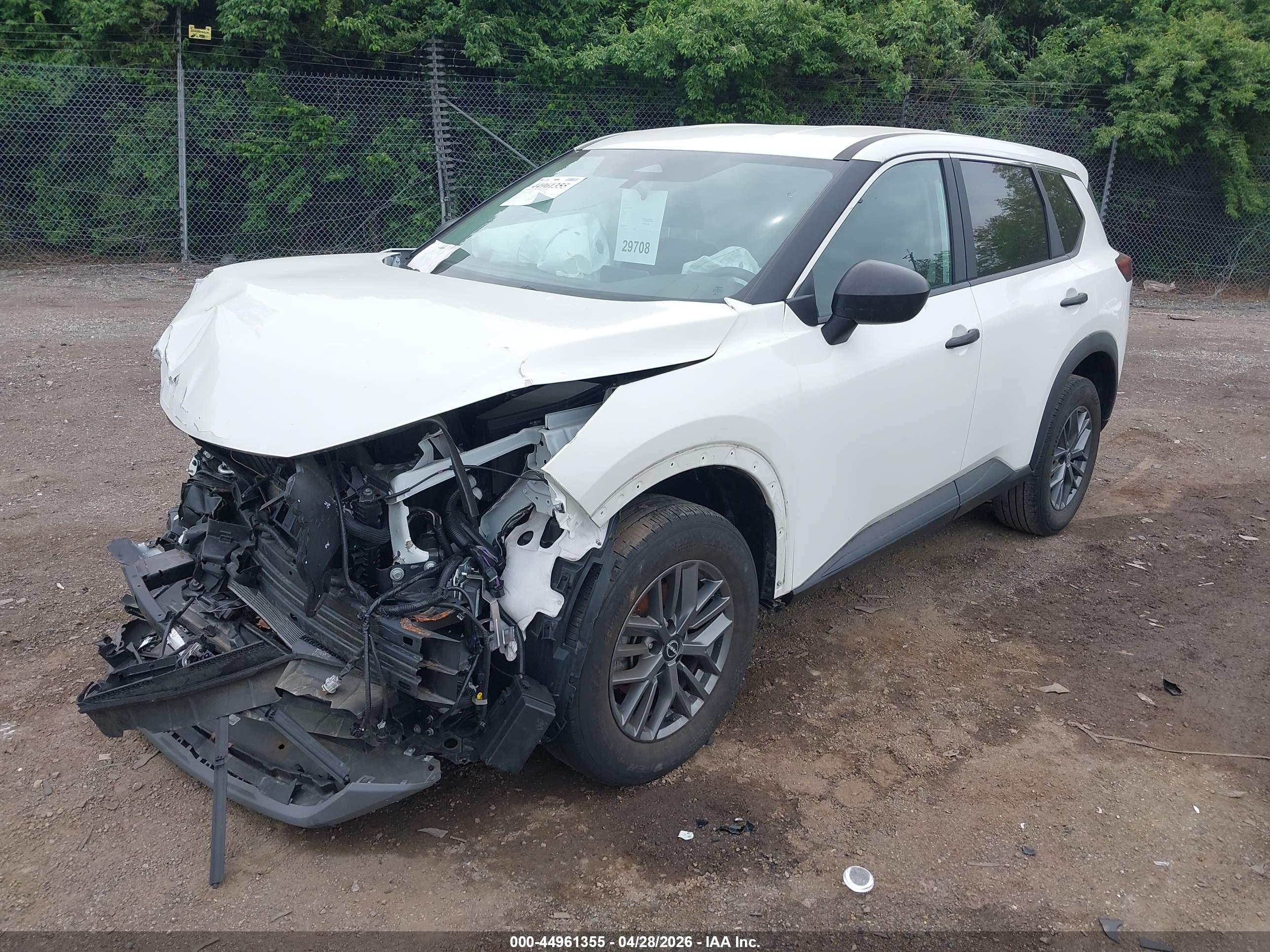 NISSAN ROGUE image 2