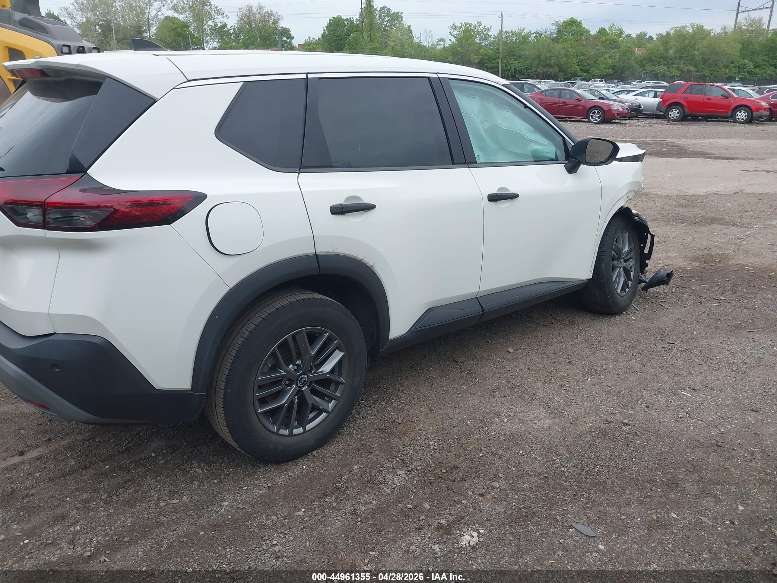 NISSAN ROGUE image 4
