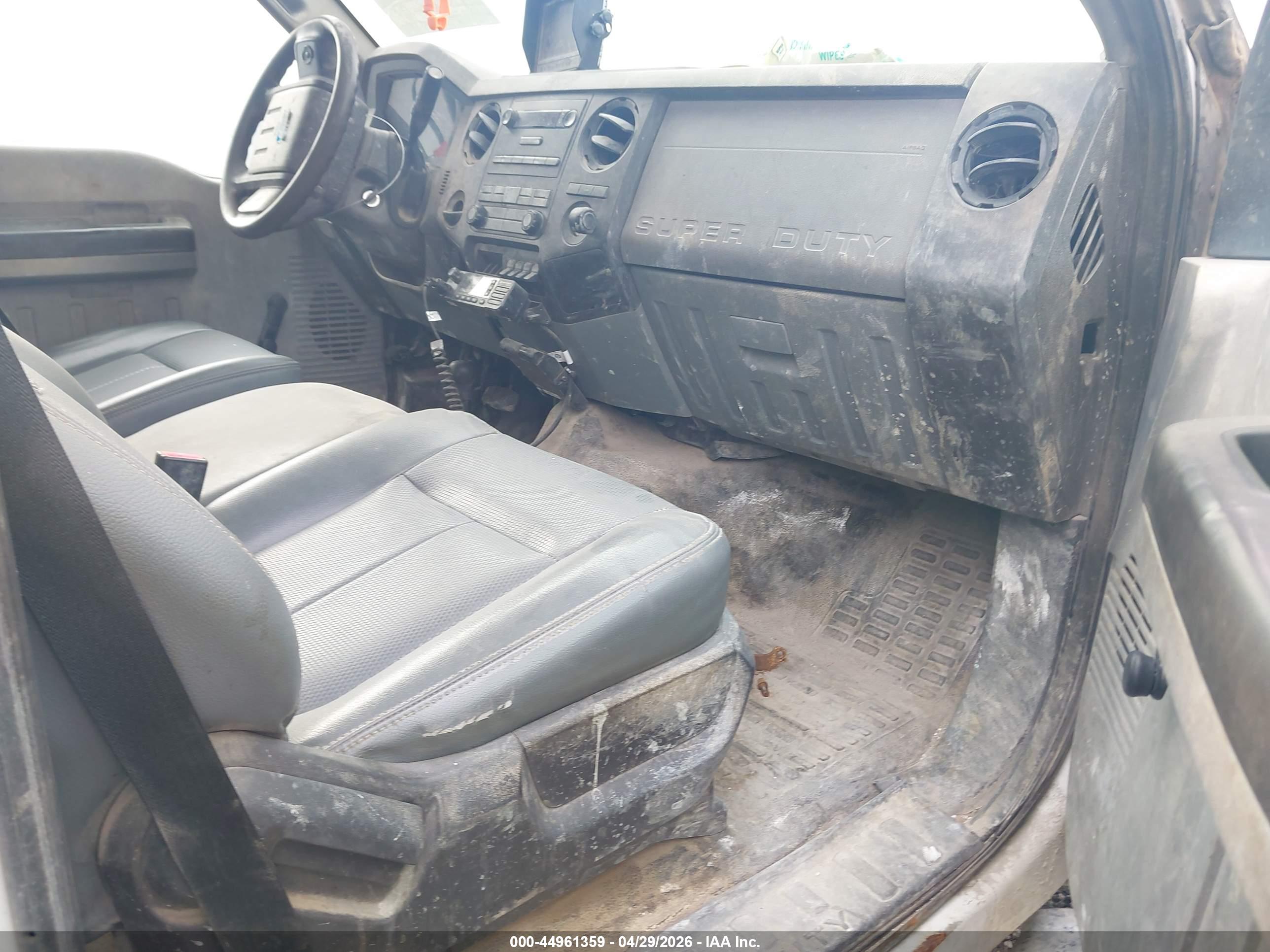 FORD F-550 image 8