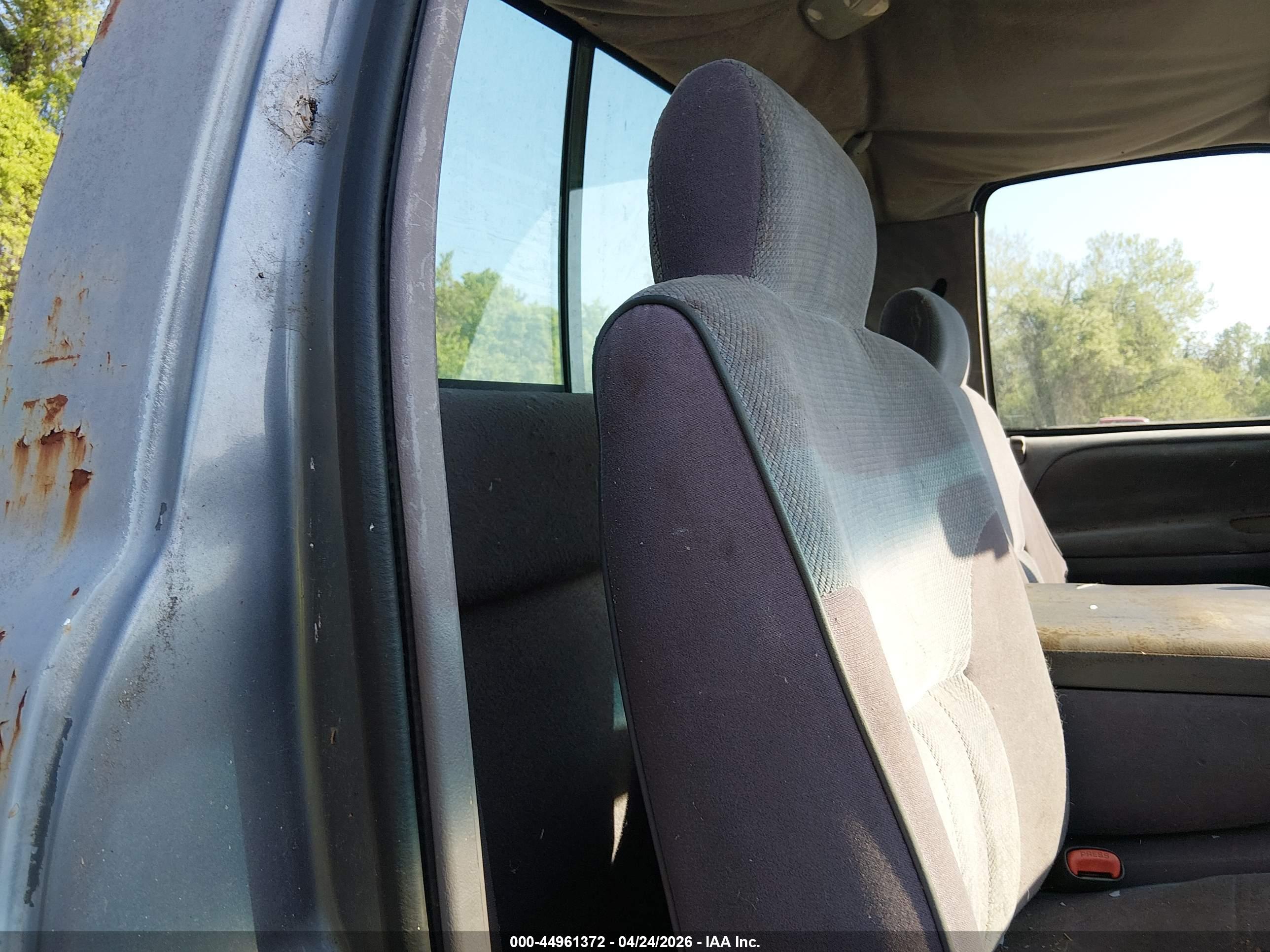 DODGE RAM image 8