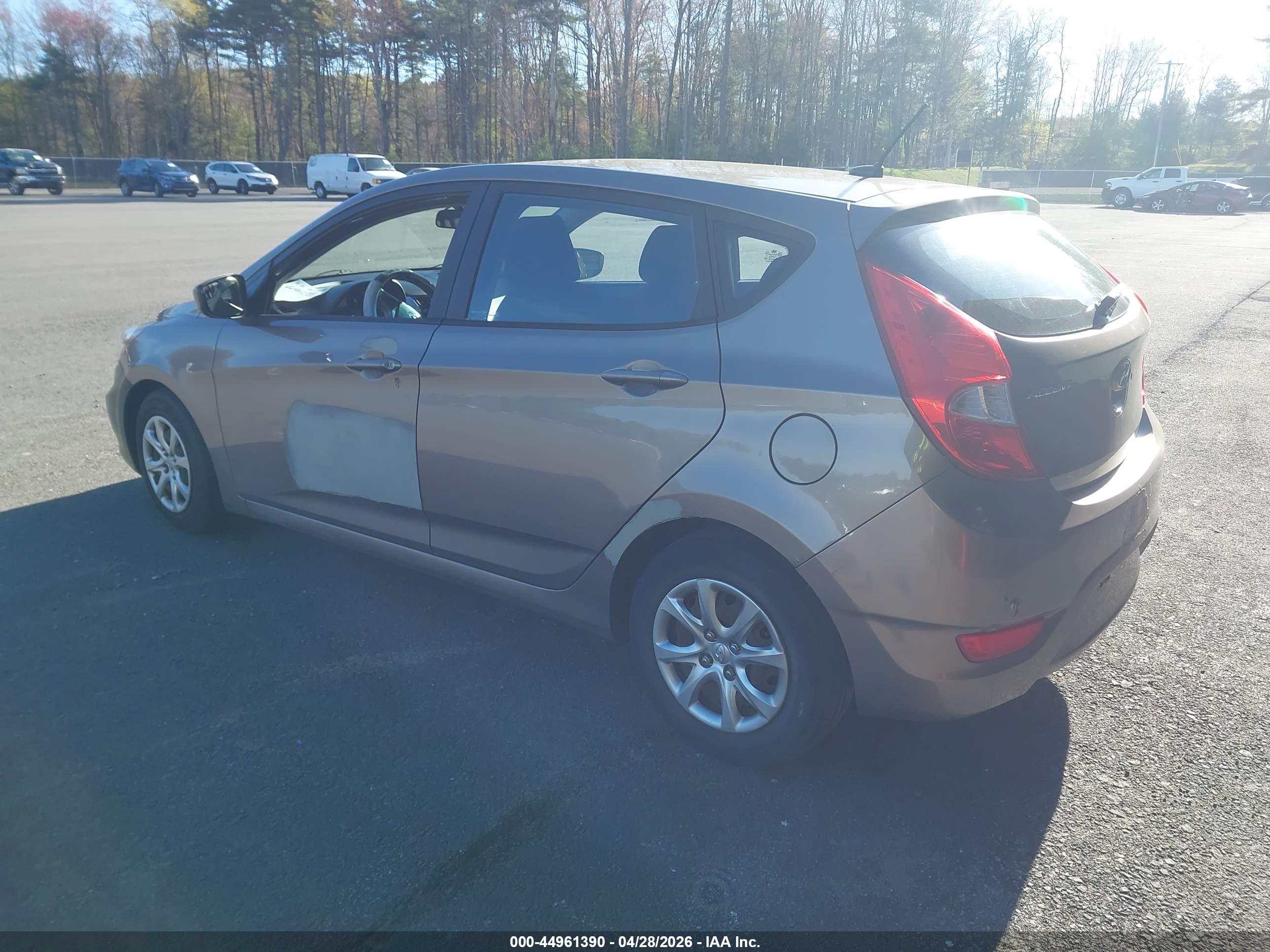 HYUNDAI ACCENT image 3
