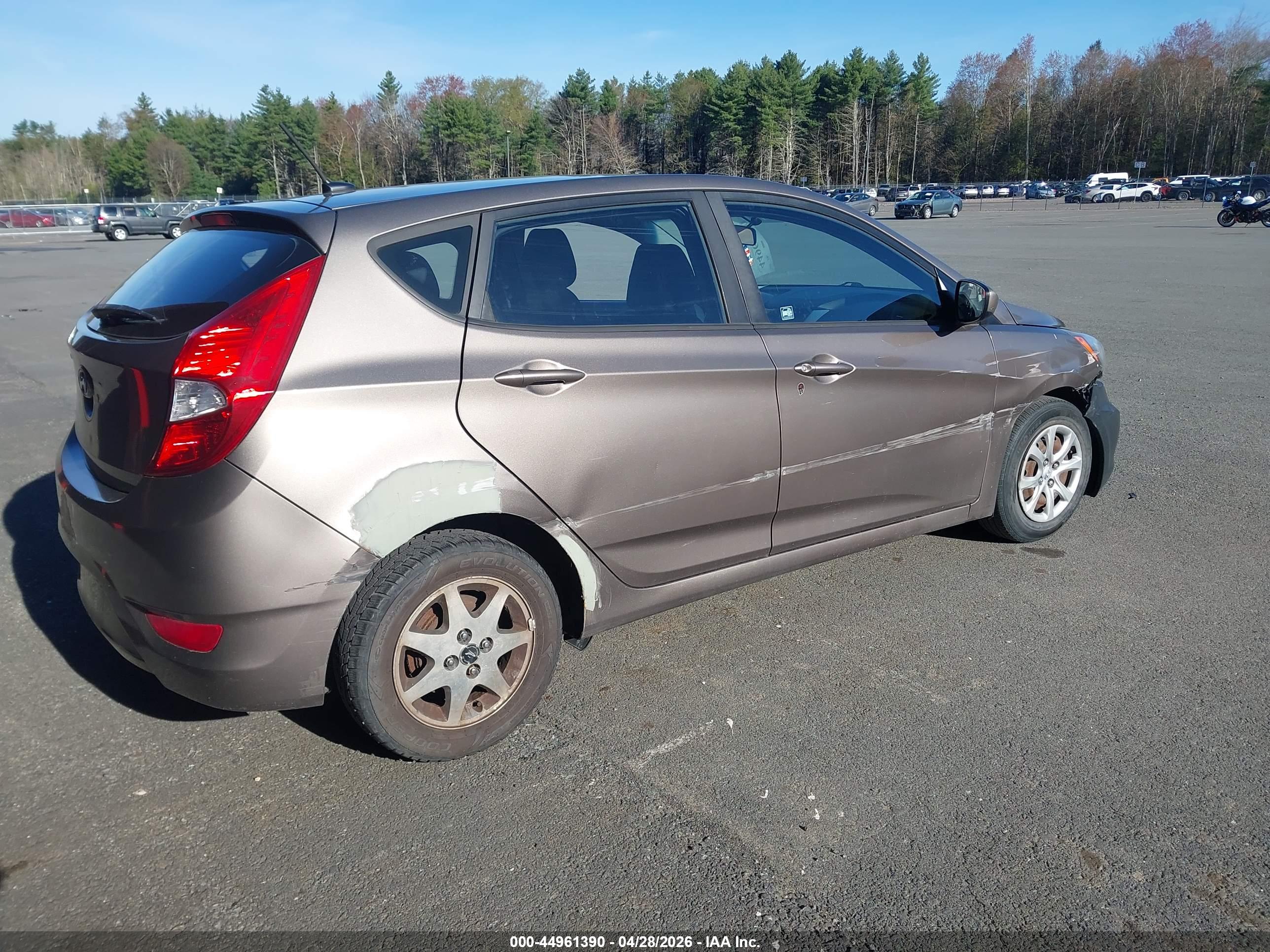 HYUNDAI ACCENT image 4