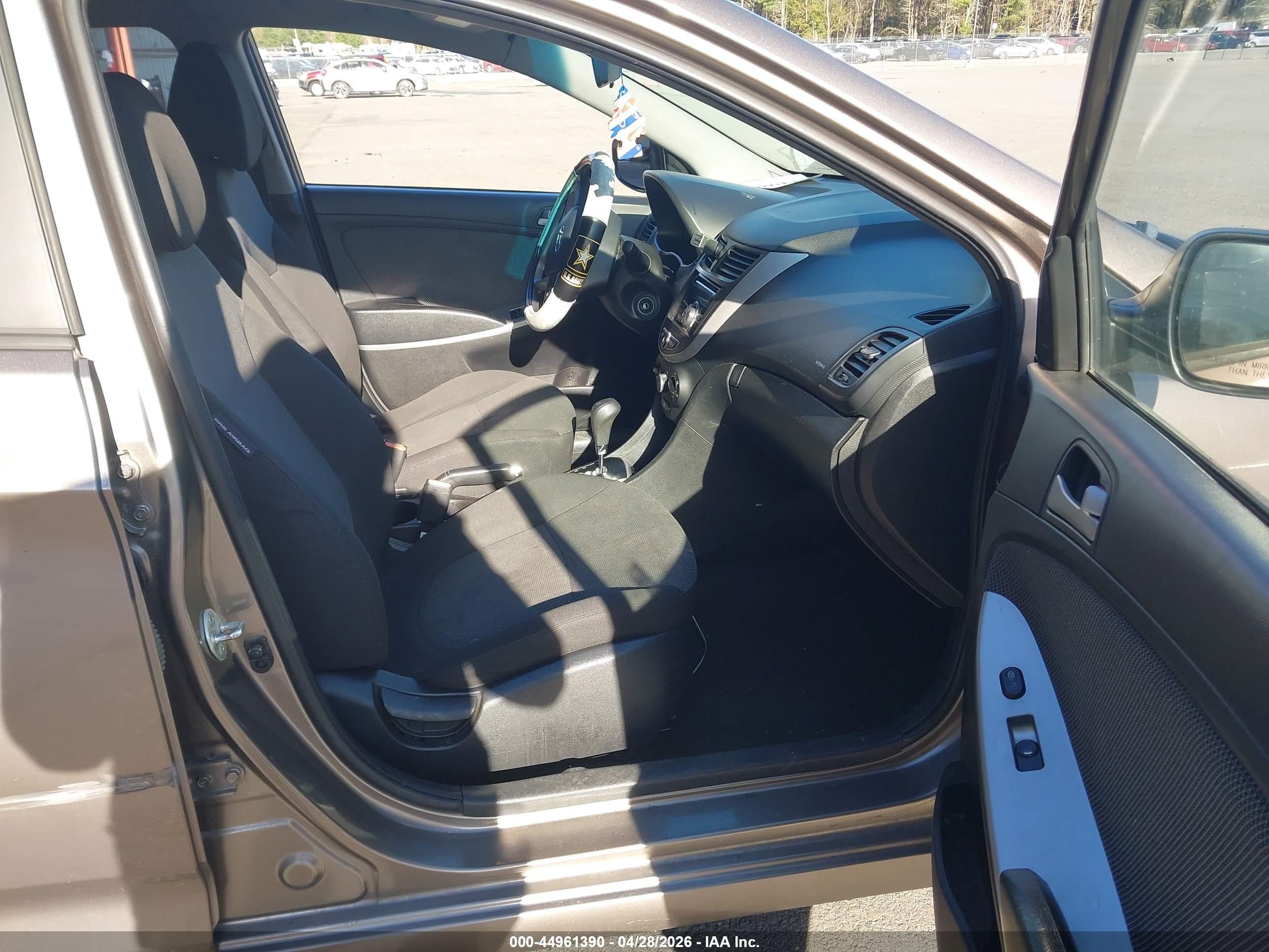 HYUNDAI ACCENT image 5