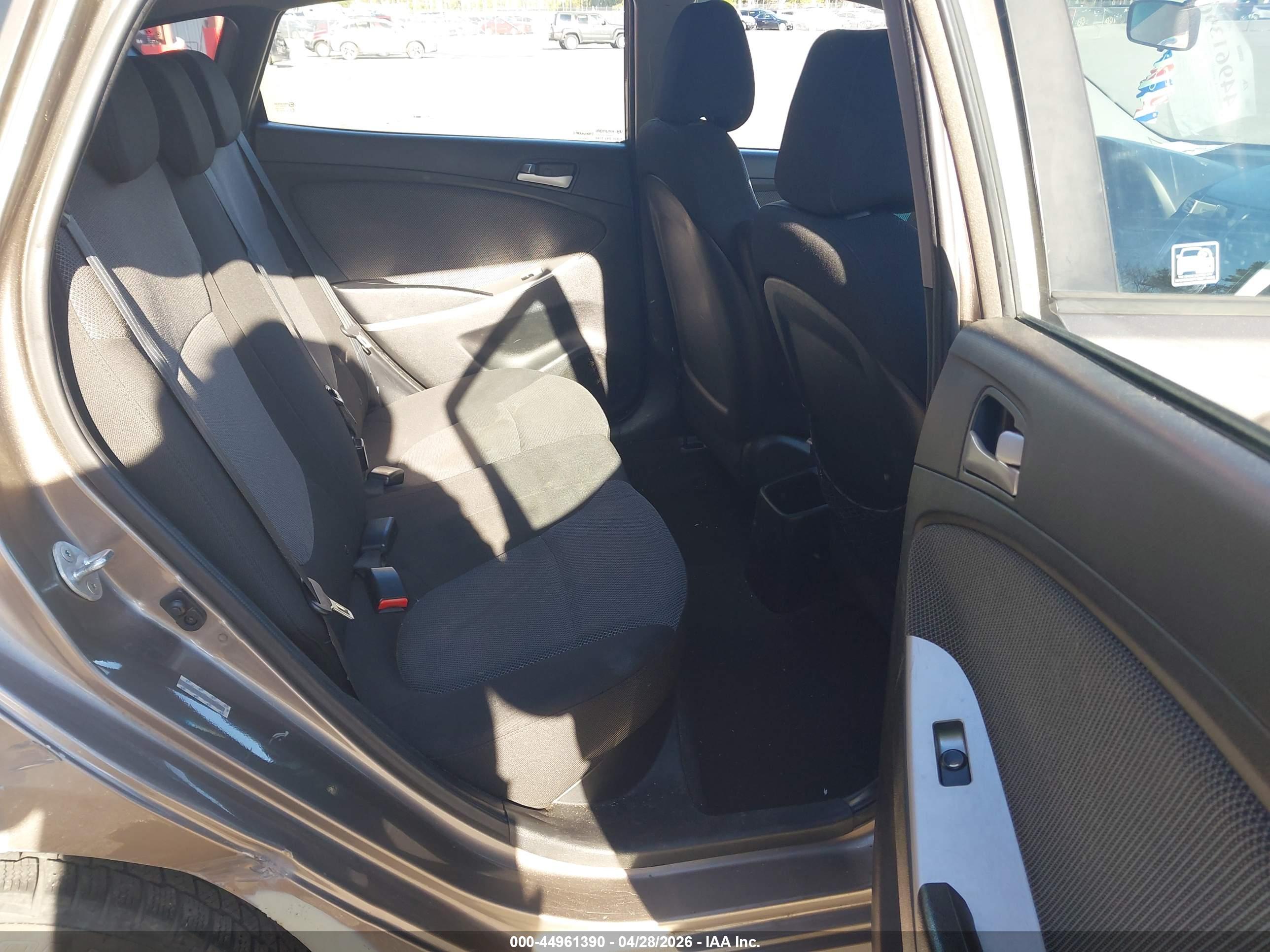 HYUNDAI ACCENT image 8